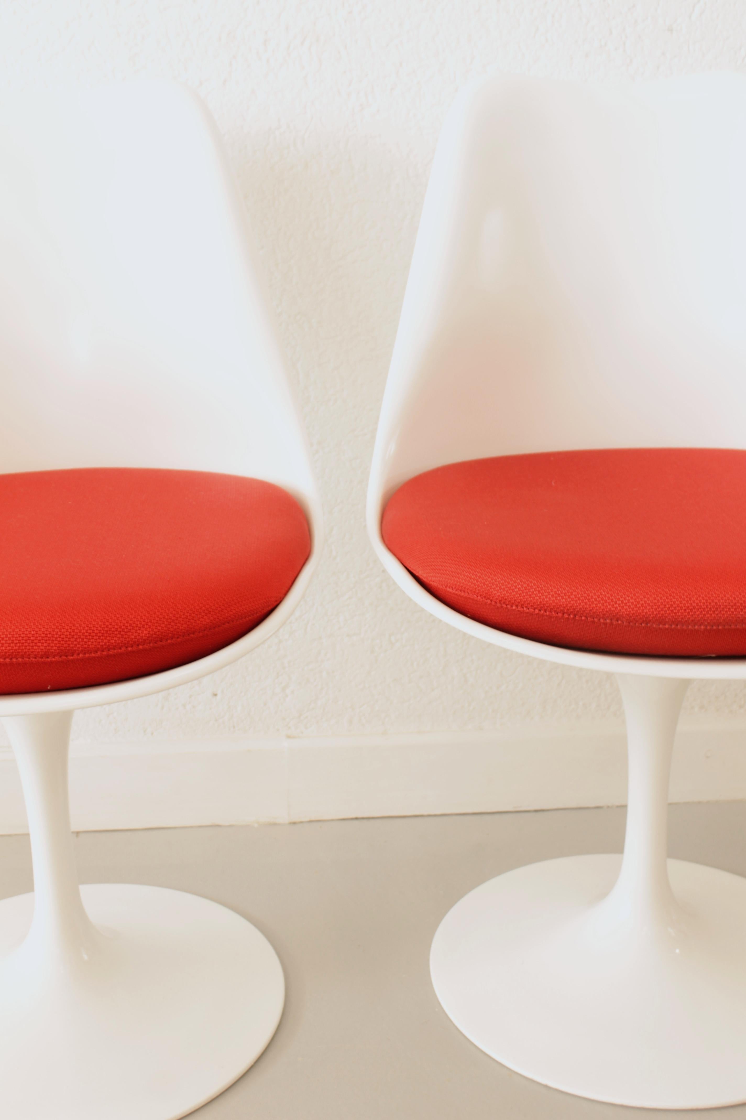 Contemporary Pair of Tulip Chairs by Eero Saarinen