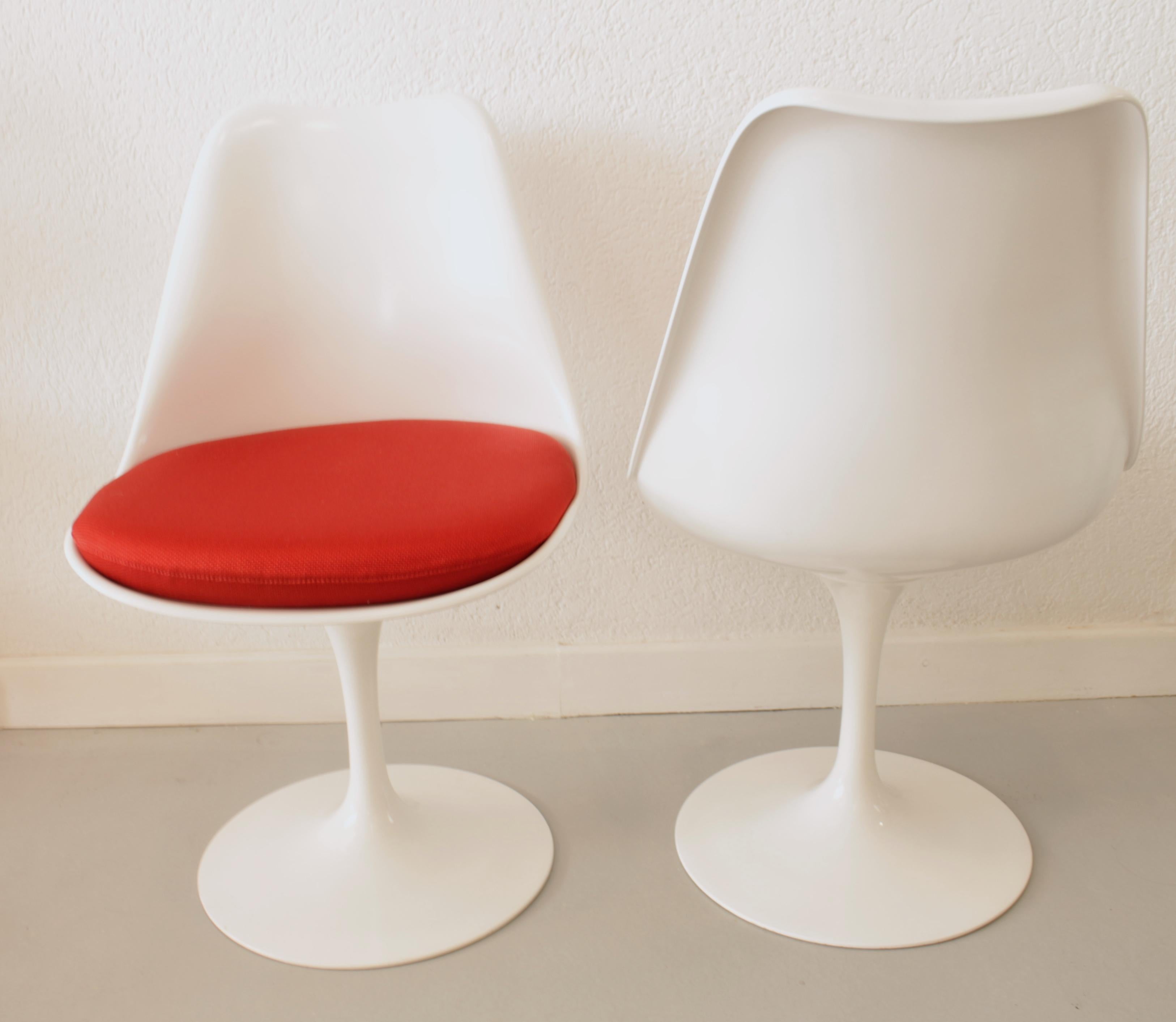Fiberglass Pair of Tulip Chairs by Eero Saarinen