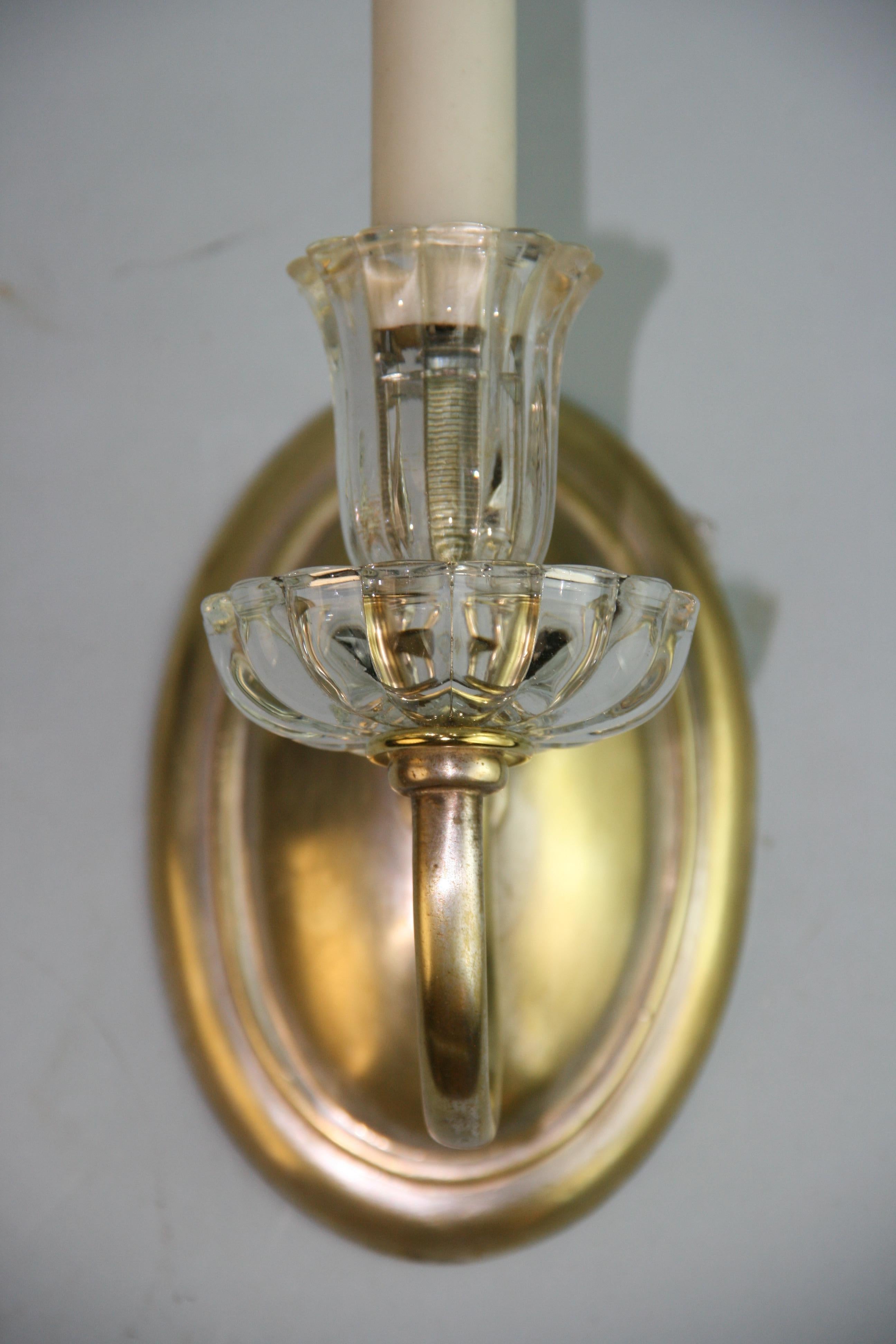 Mid-20th Century Pair of Tulip Crystal and Brass Sconces For Sale