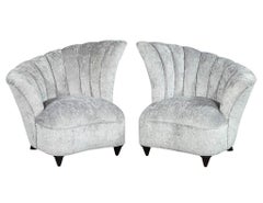 Paire de chaises de salon de style tulipe à dossier cannelé
