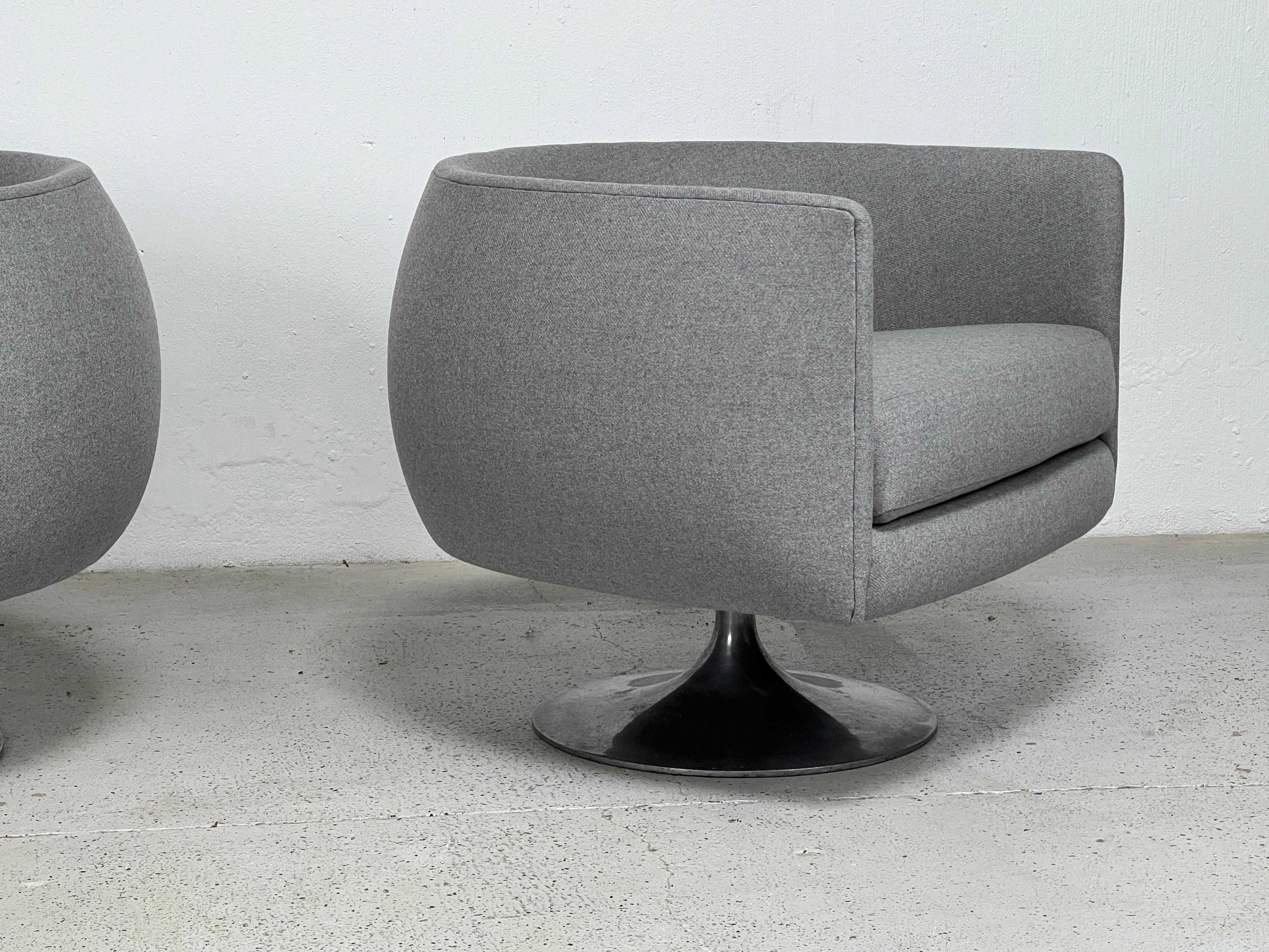 Pair of Tulip Swivel Chairs by Adrian Pearsall For Sale 6