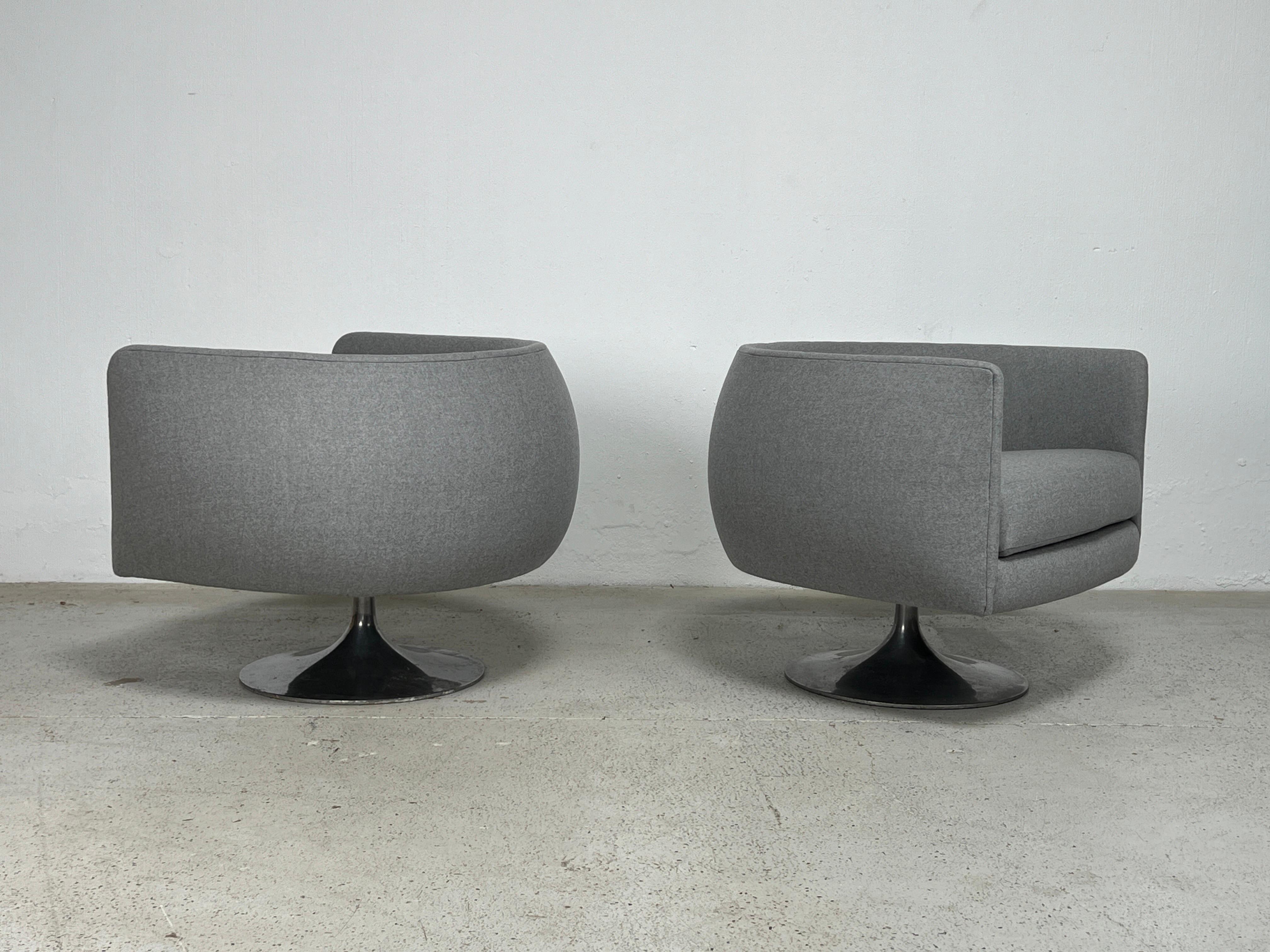 Pair of Tulip Swivel Chairs by Adrian Pearsall For Sale 7