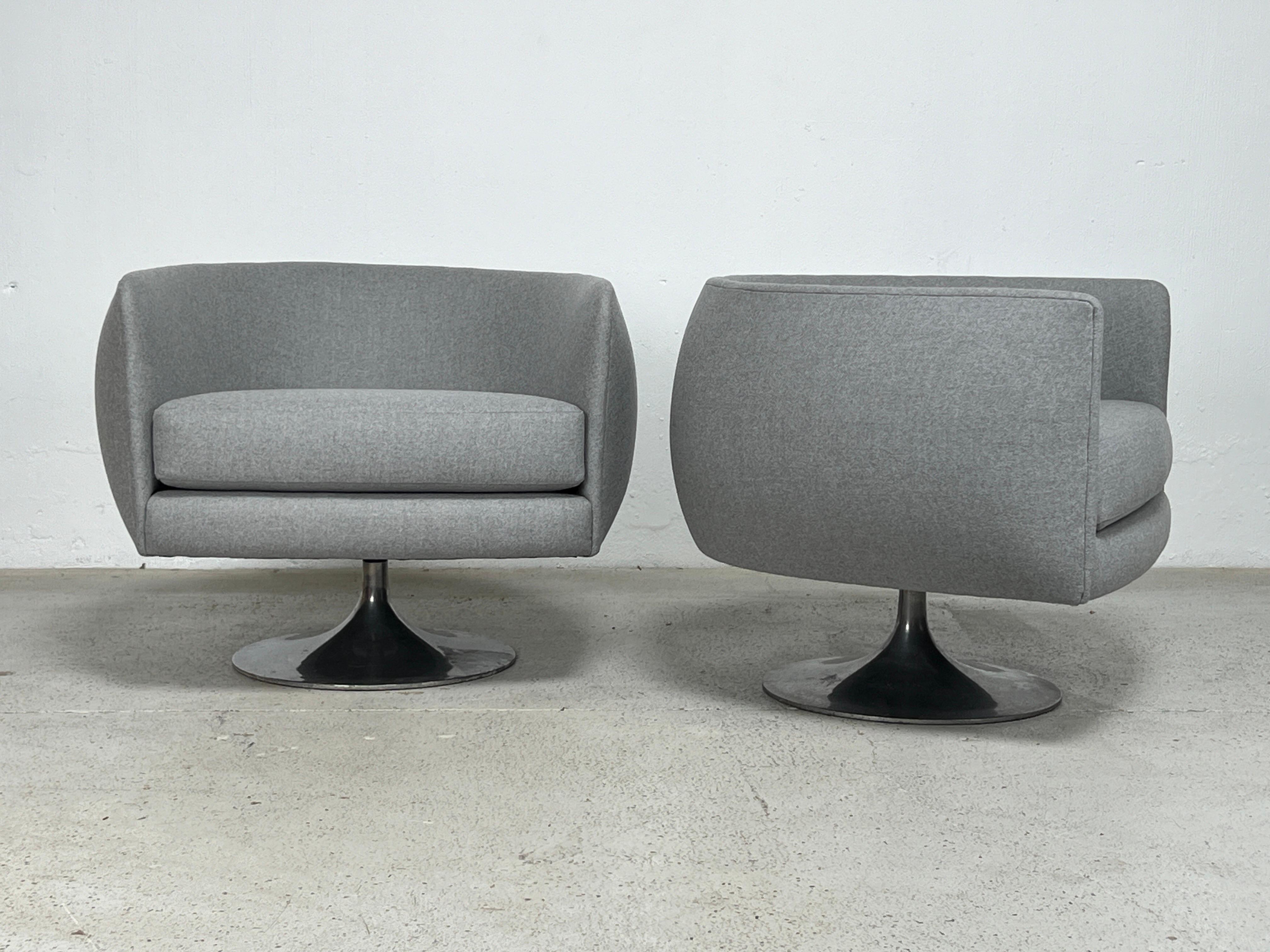 Pair of Tulip Swivel Chairs by Adrian Pearsall In Good Condition For Sale In Dallas, TX