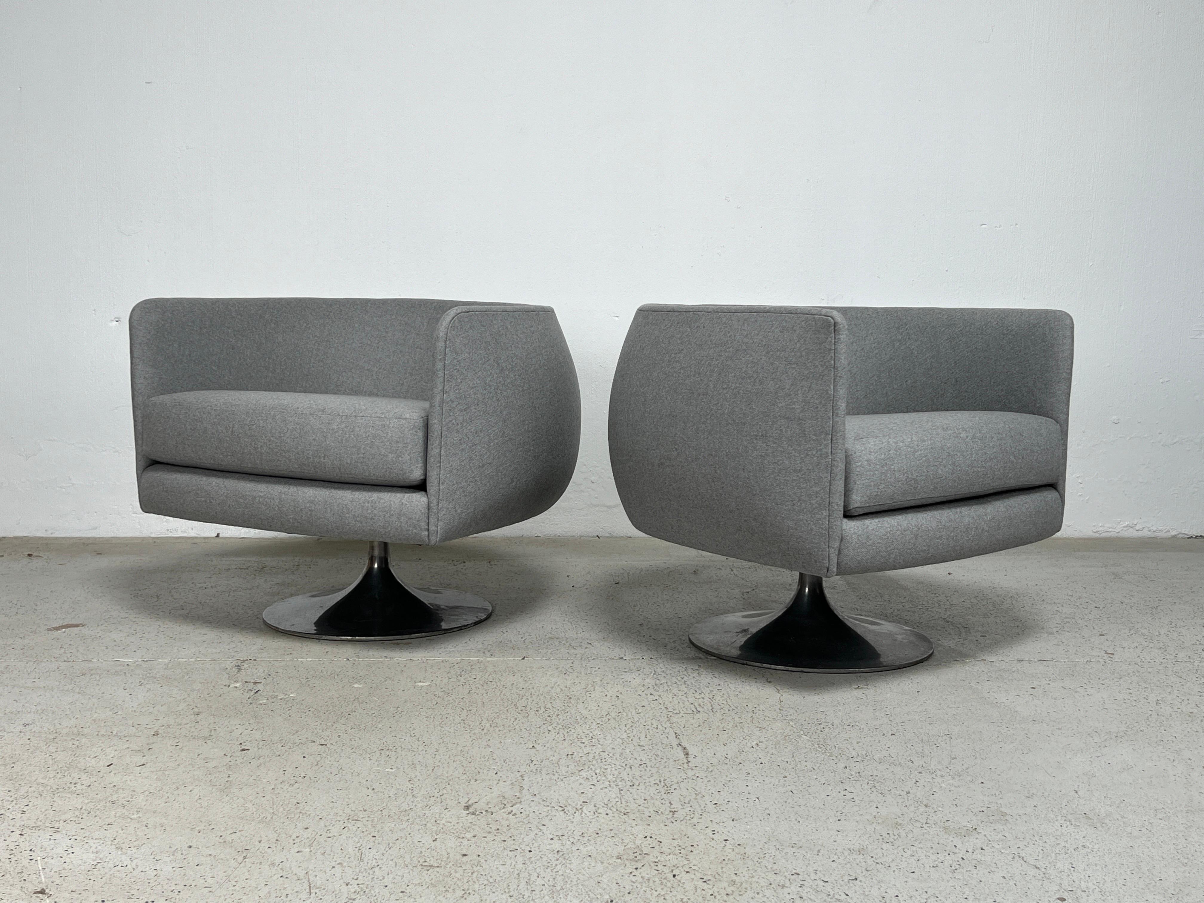 Pair of Tulip Swivel Chairs by Adrian Pearsall For Sale 1
