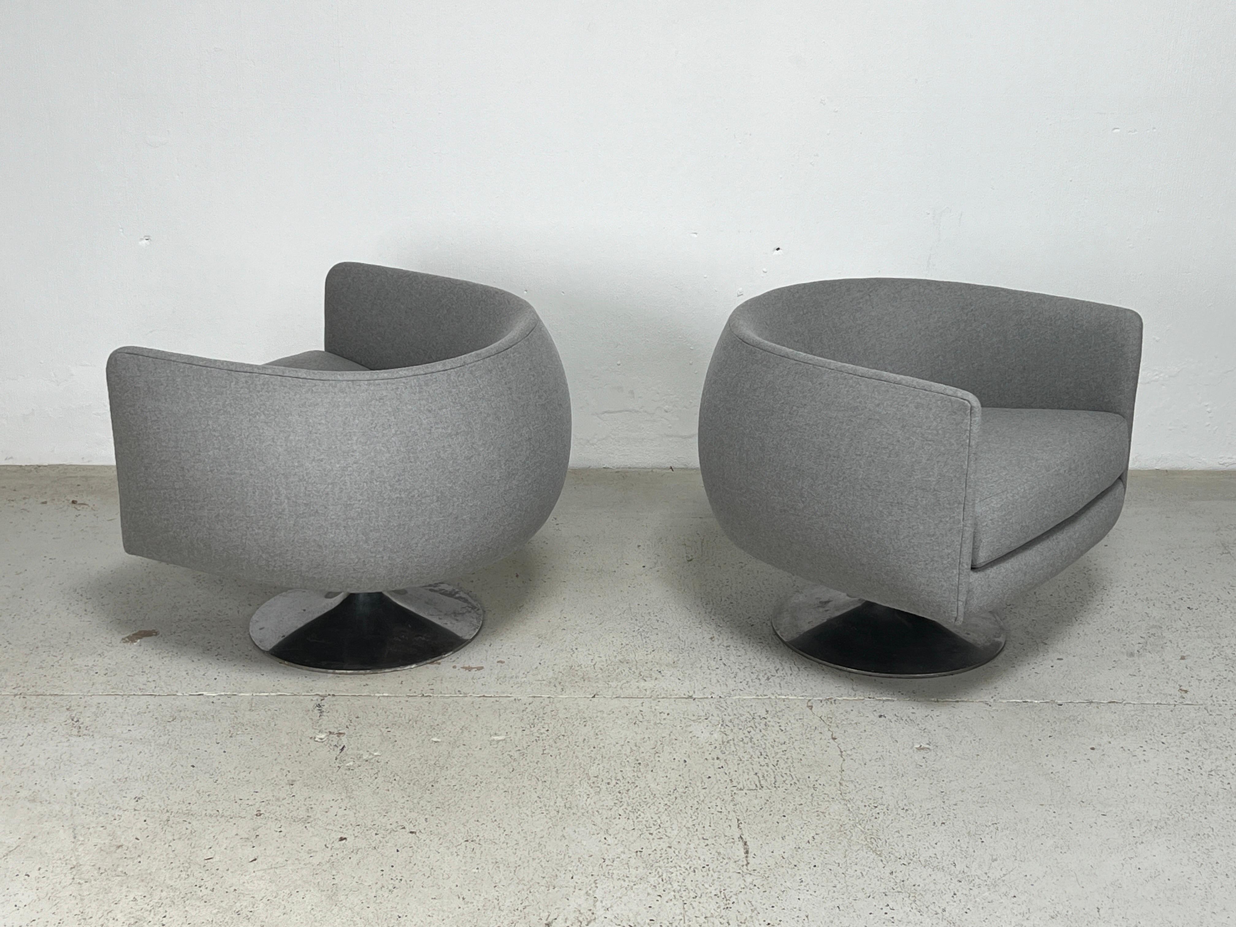 Pair of Tulip Swivel Chairs by Adrian Pearsall For Sale 2