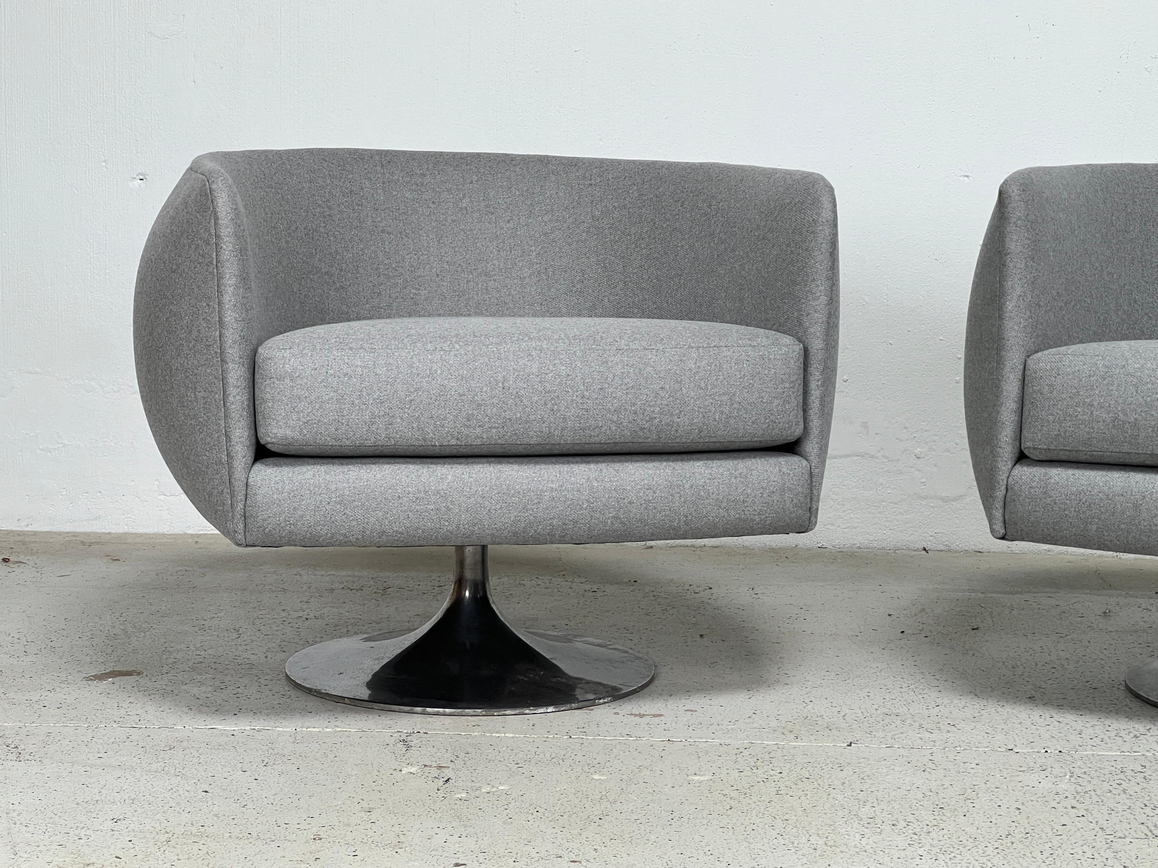 Pair of Tulip Swivel Chairs by Adrian Pearsall For Sale 4