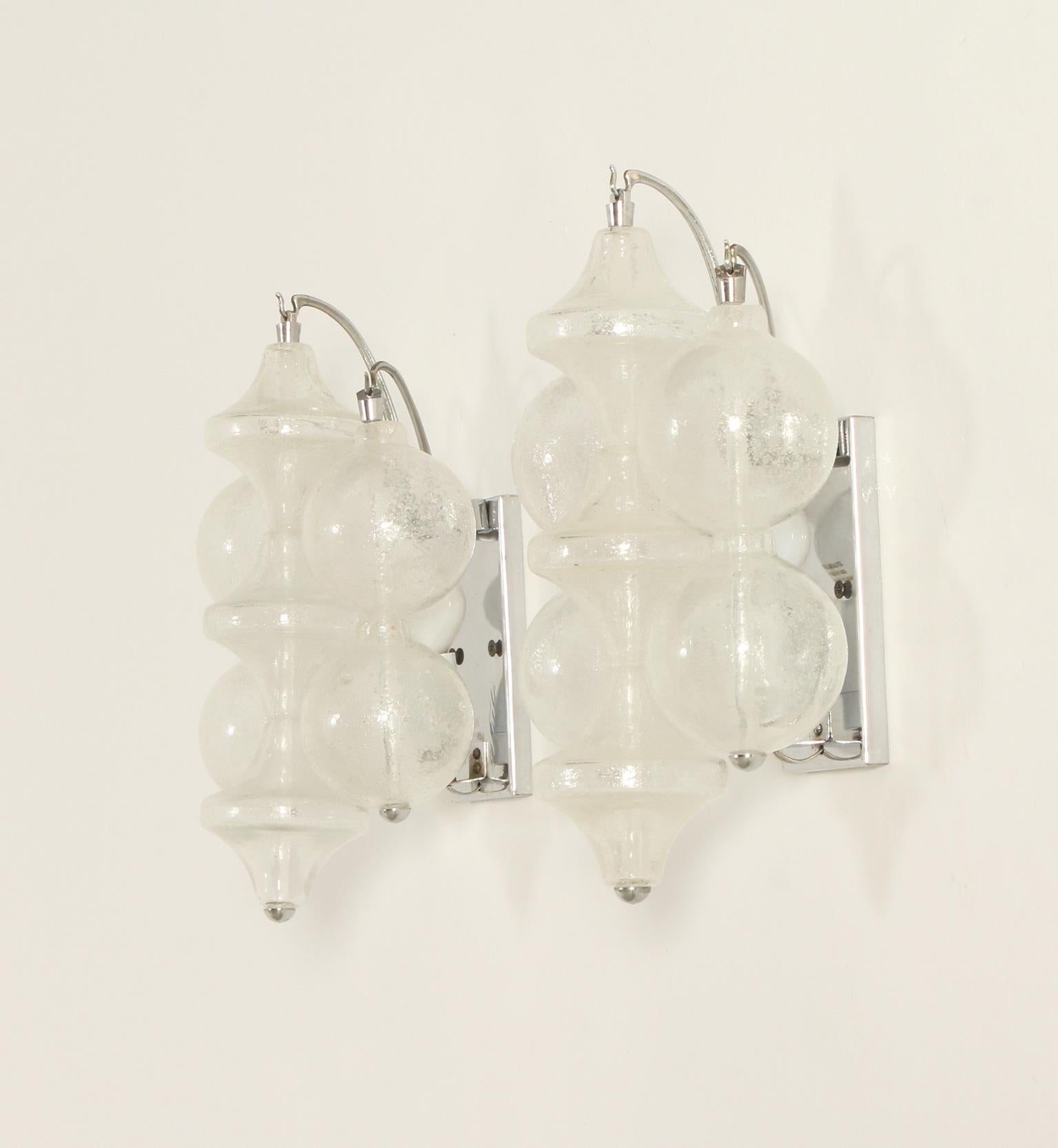 Pair of Tulipan Glass Sconces by J.T. Kalmar, Austria, 1960's In Good Condition For Sale In Barcelona, ES