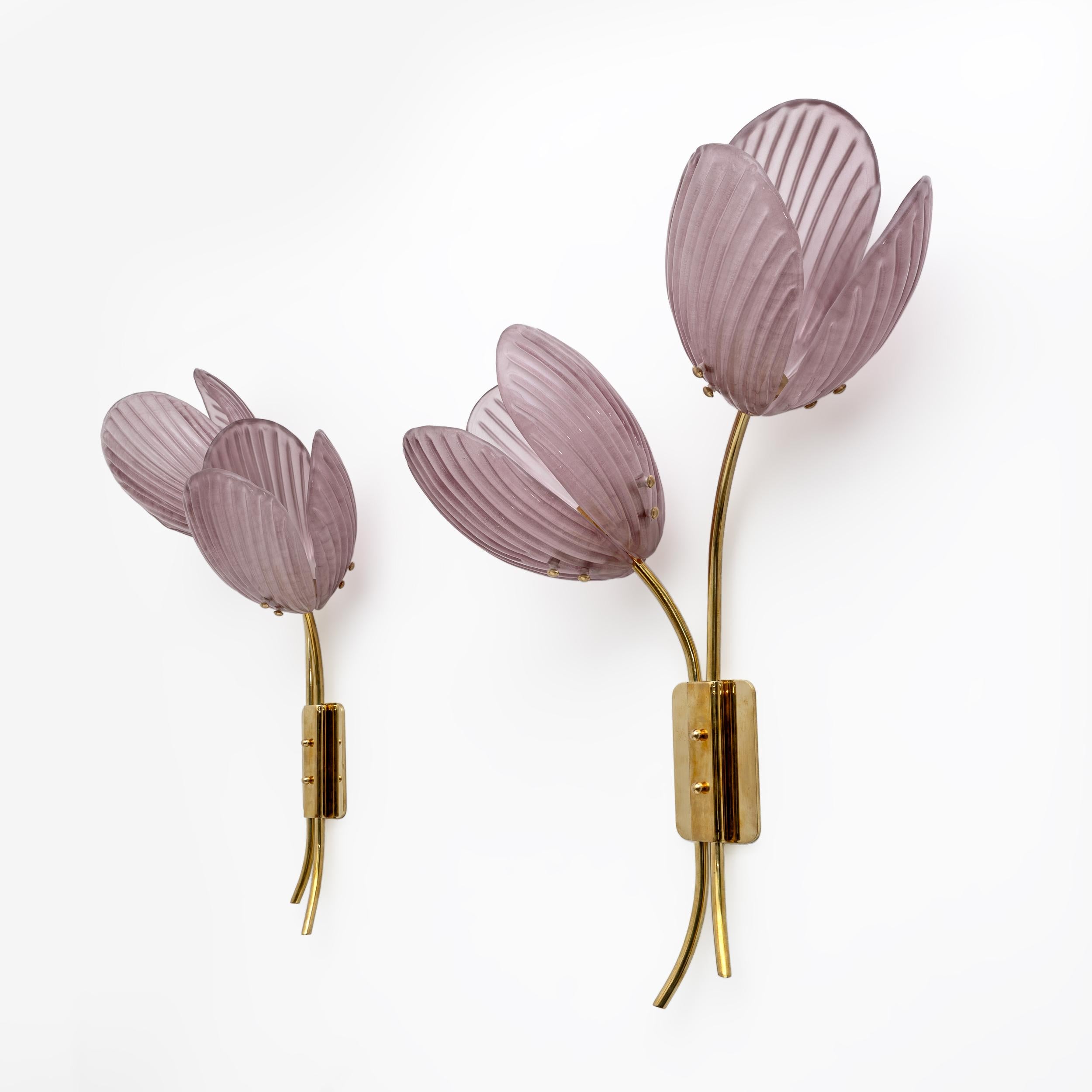 Pair of Tulips Murano Glass and Brass Sconces In Excellent Condition In Puglia, Puglia