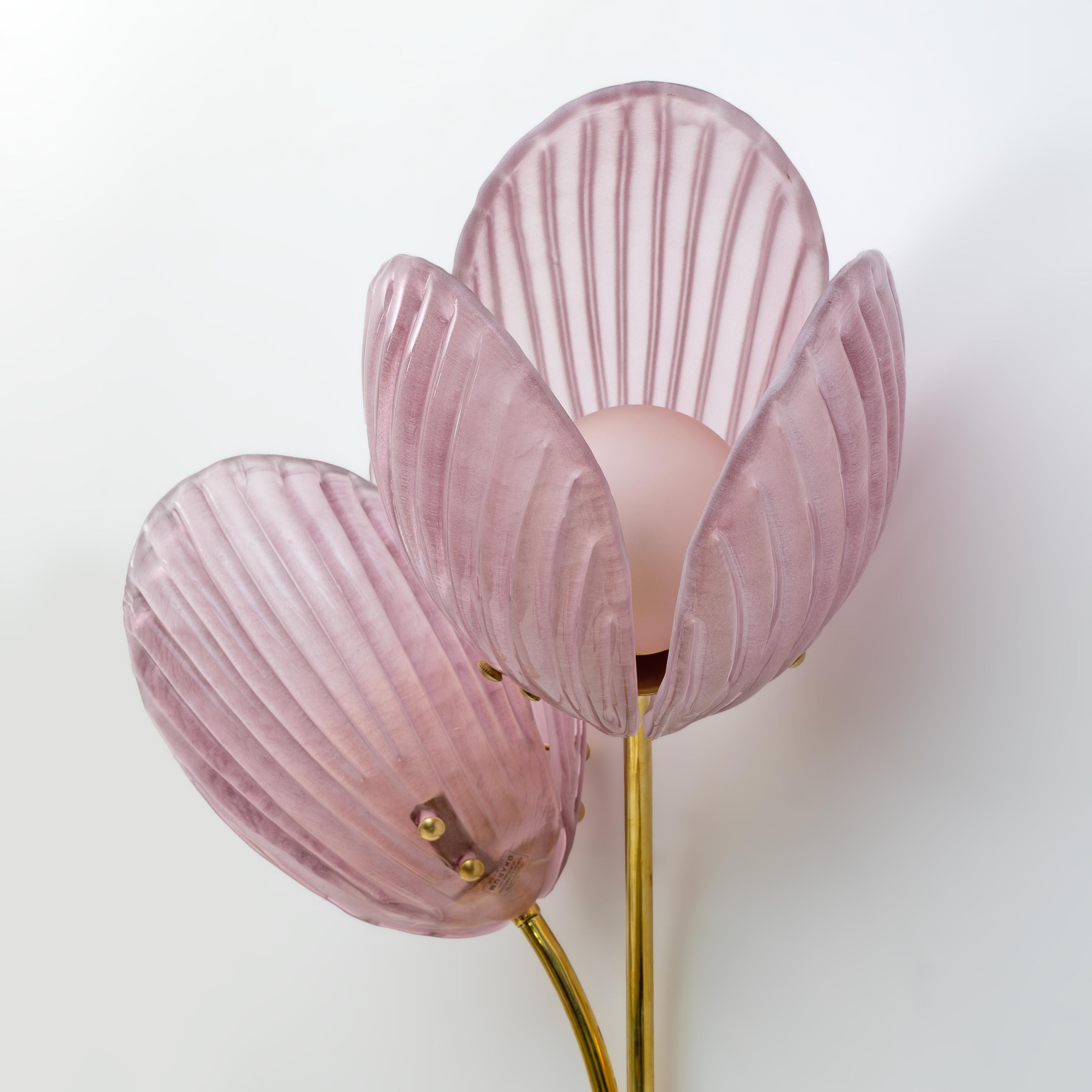 Pair of Tulips Murano Glass and Brass Sconces In condizioni ottime in vendita a Puglia, Puglia