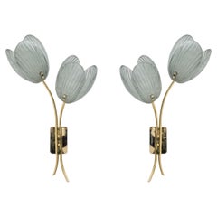 Pareja de candelabros de tulipanes de cristal de Murano y latón