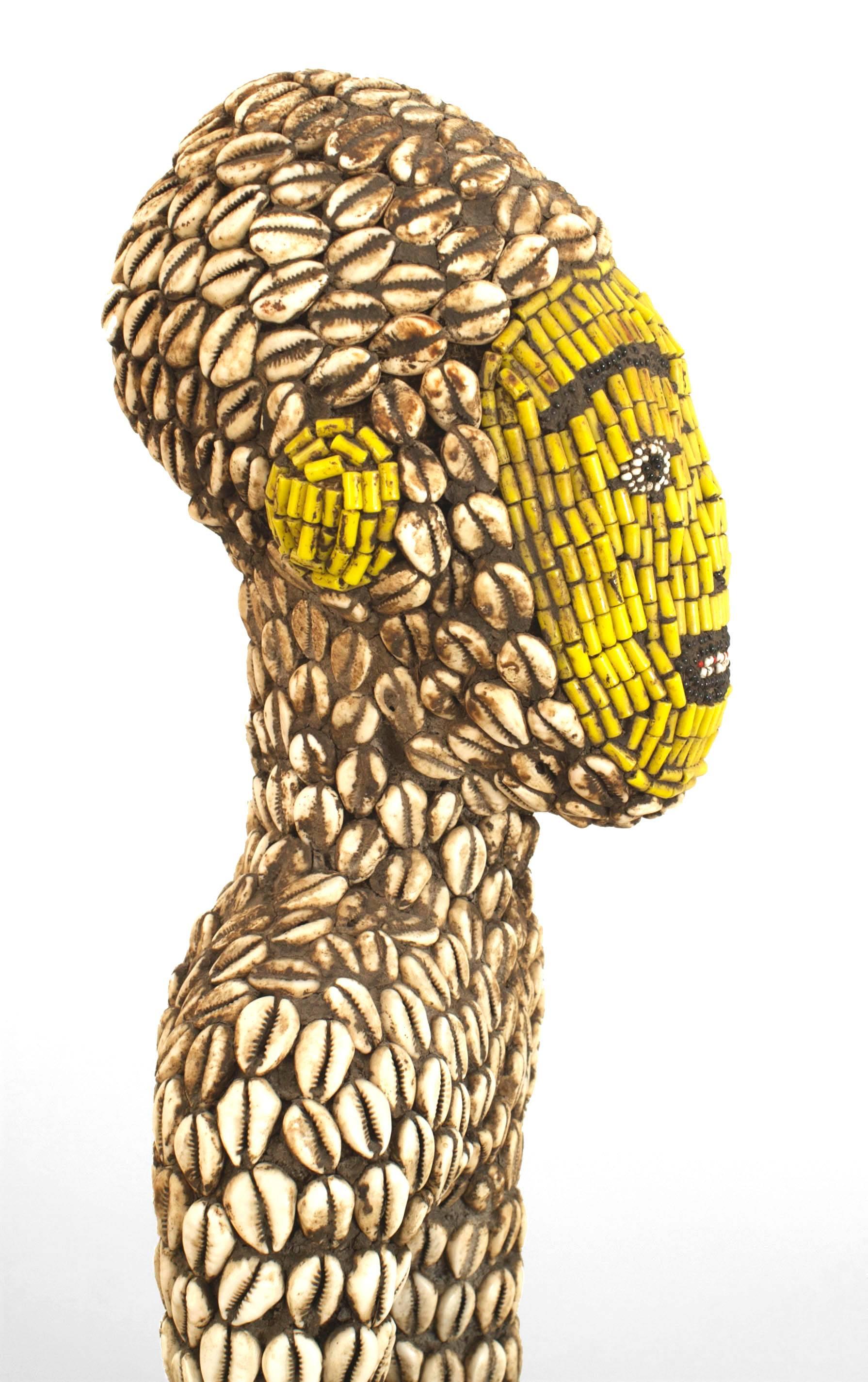 Coppia di figure di idolo della fertilità in cowrie africano In condizioni buone in vendita a Queens, NY