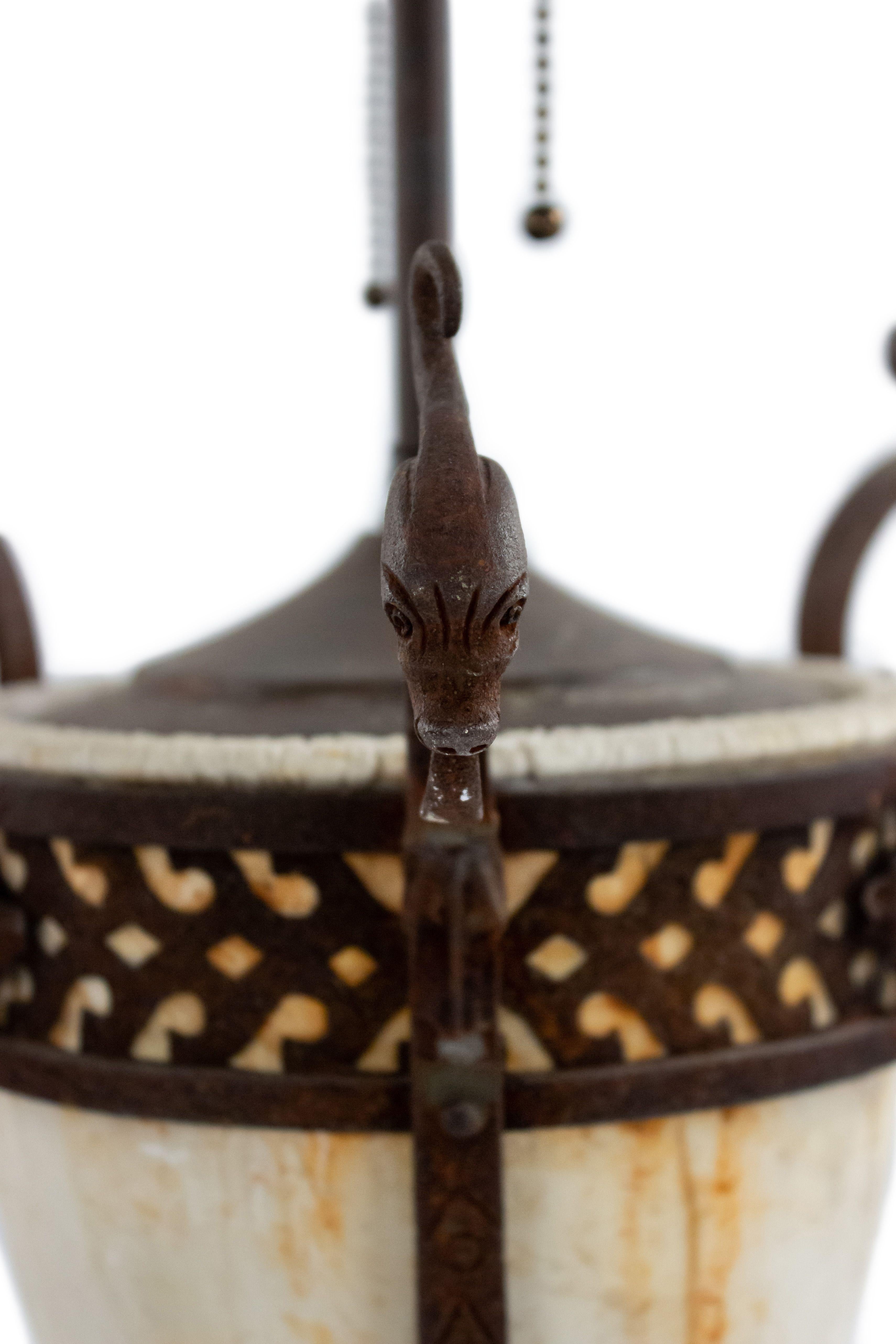 Paire de lampes de table de style Renaissance italienne en fer et albâtre en vente 2