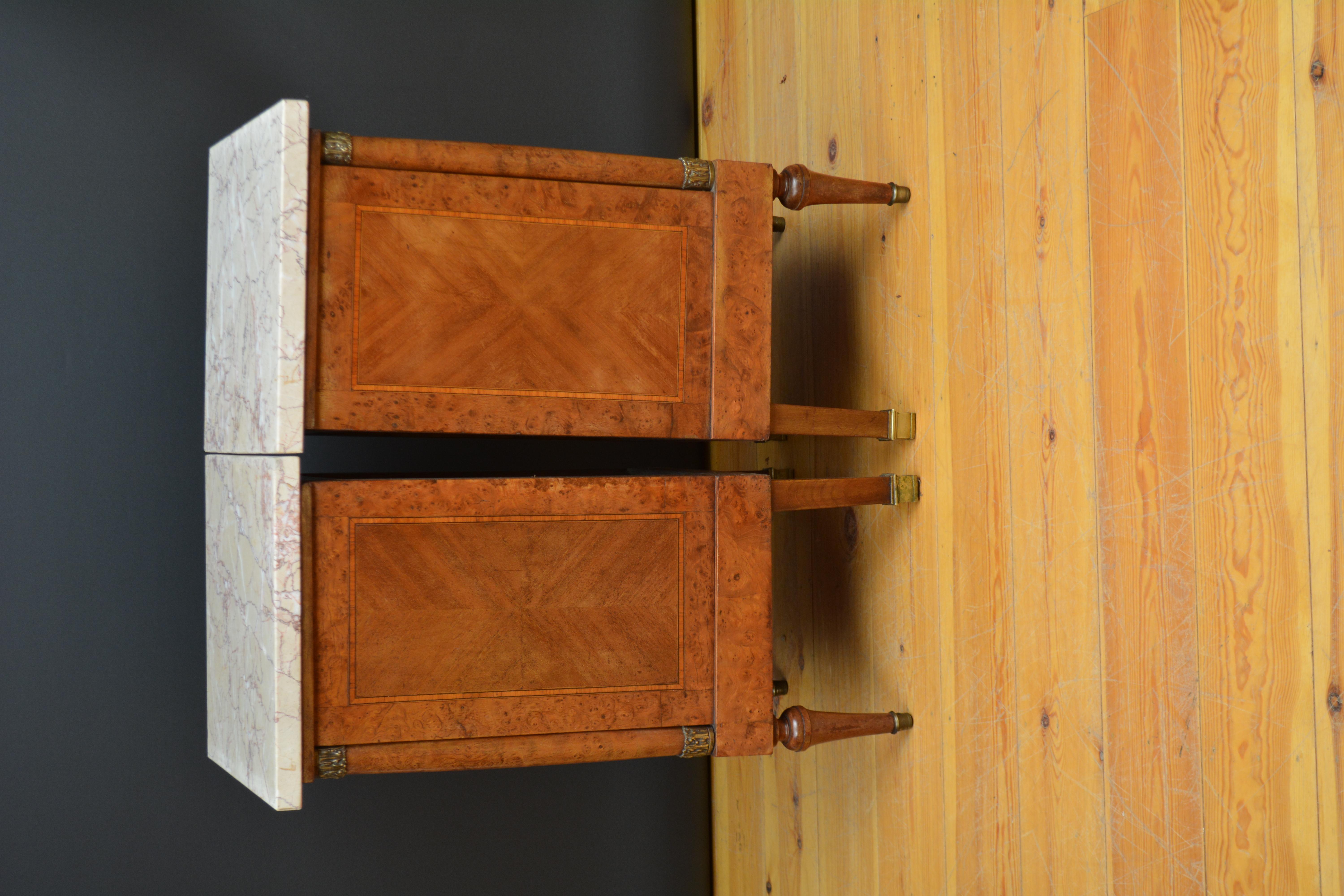 Pair of Turn of The Century Bedside Cabinets c1900s en vente 3
