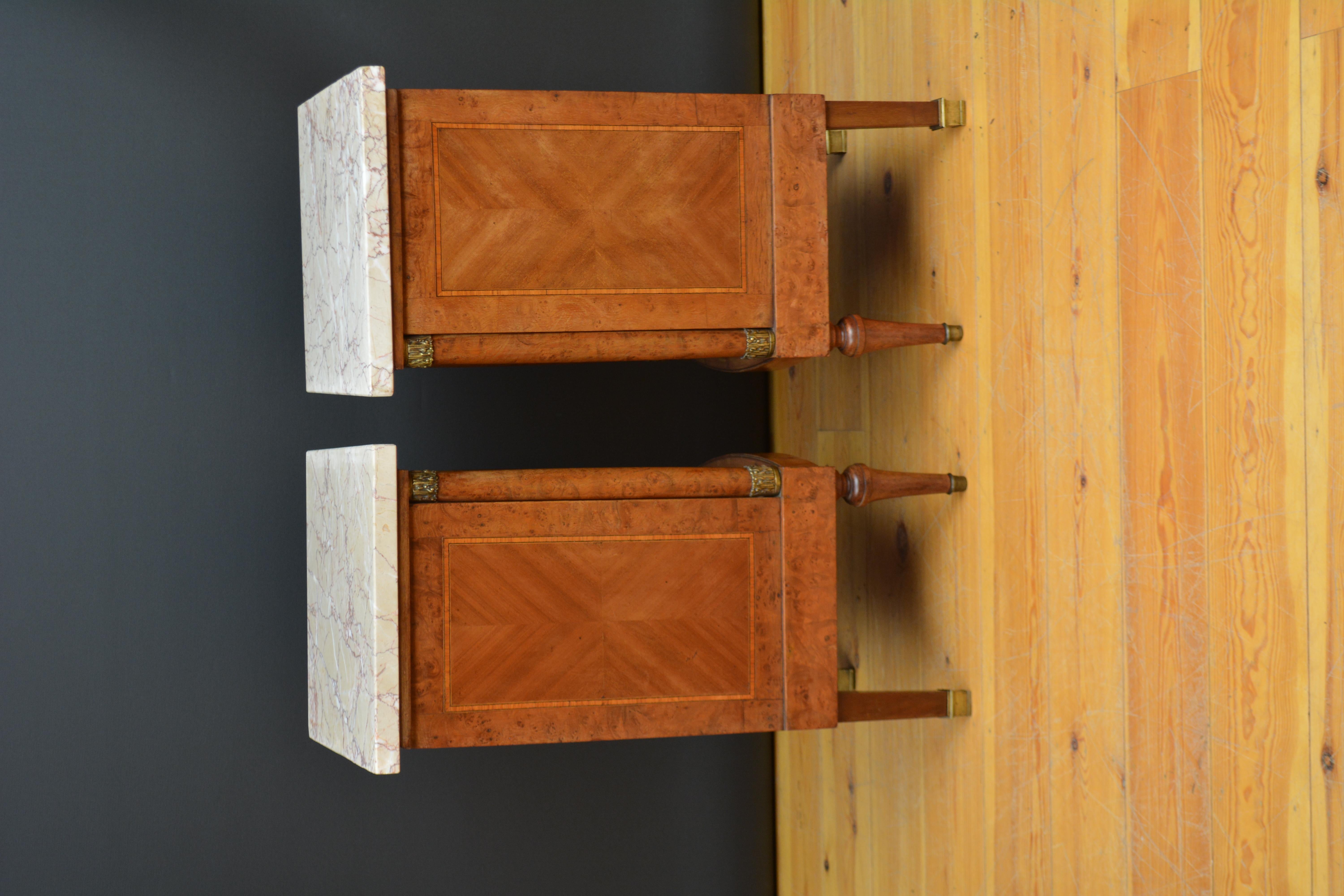 Pair of Turn of The Century Bedside Cabinets c1900s en vente 5