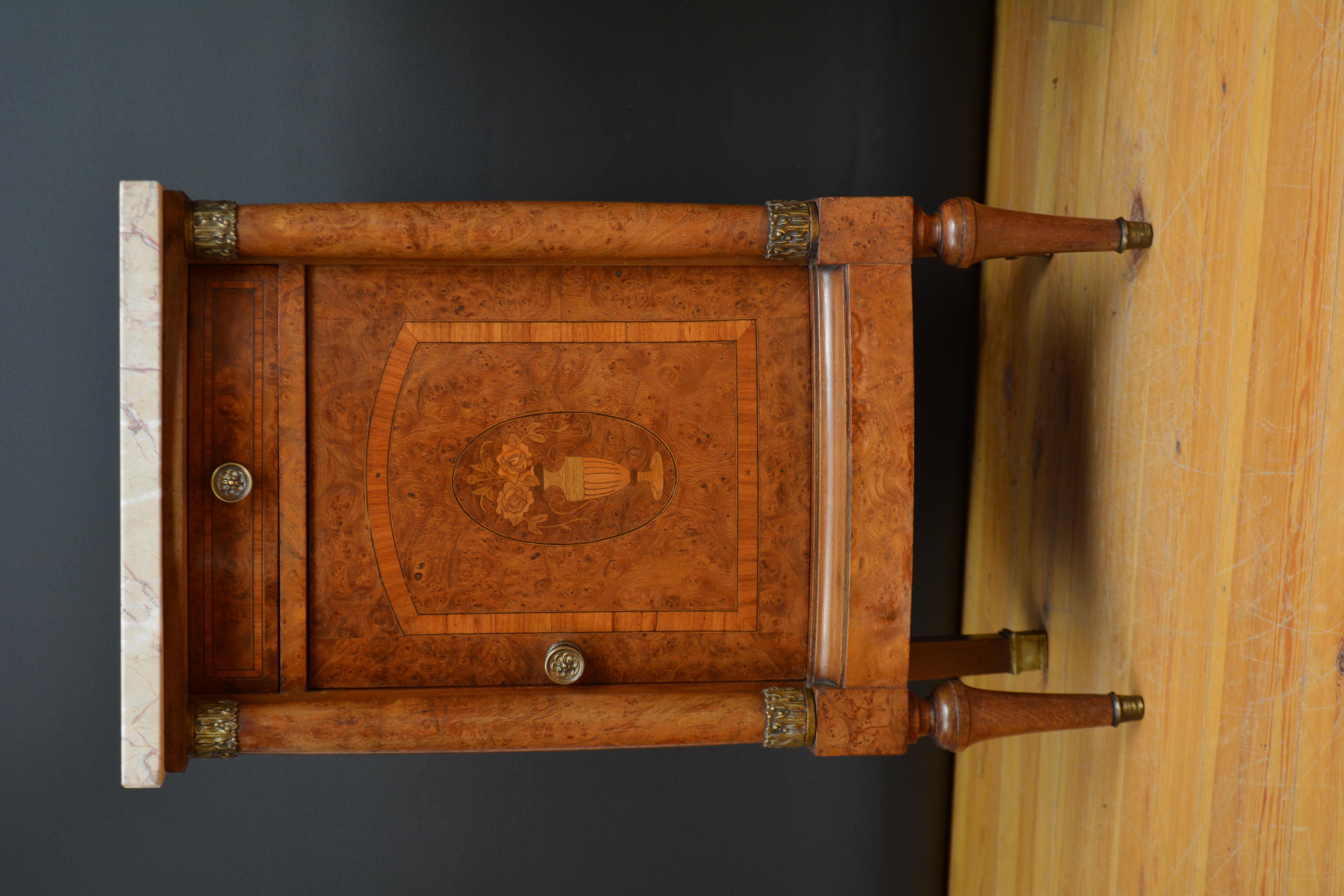 Français Pair of Turn of The Century Bedside Cabinets c1900s en vente