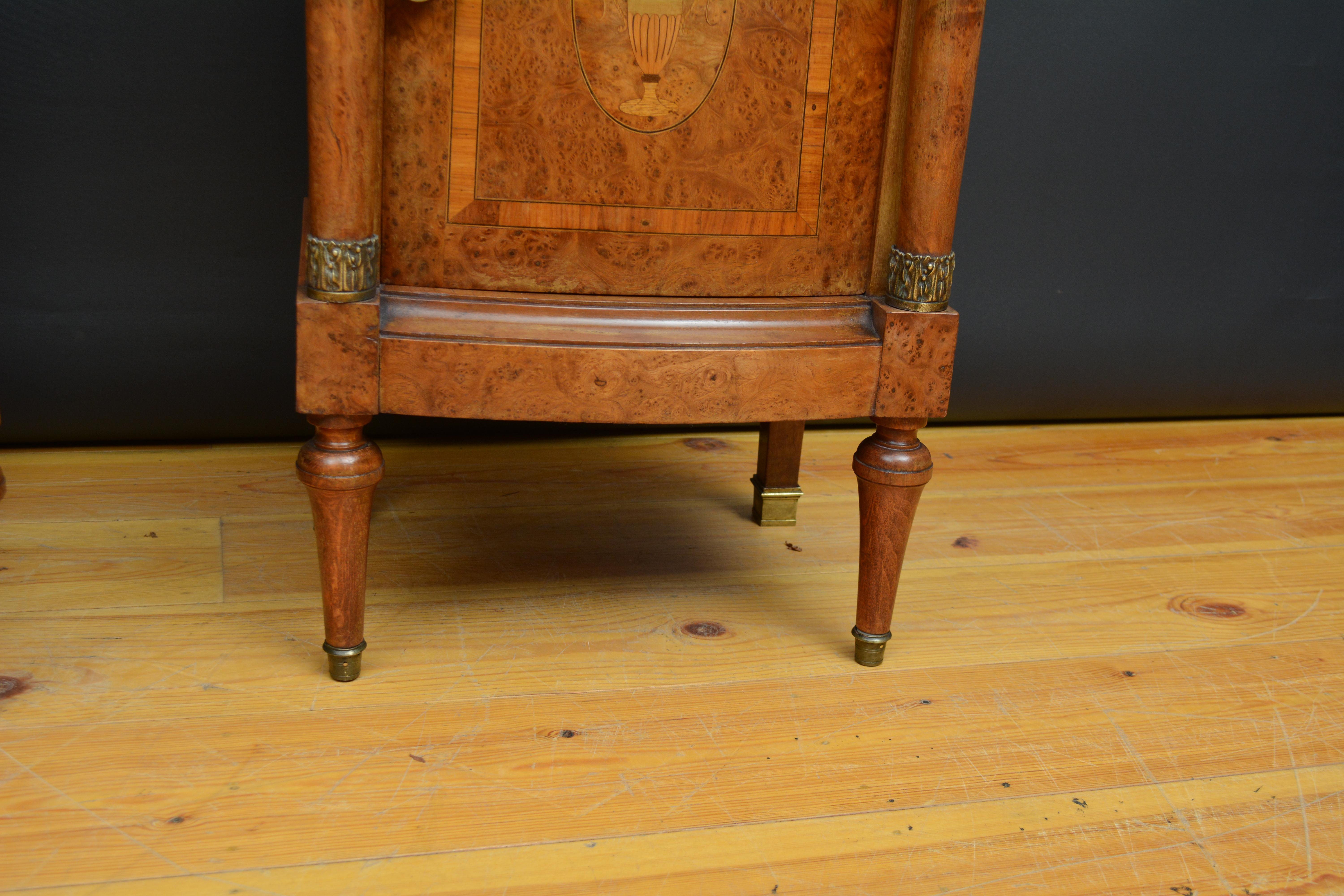 Pair of Turn of The Century Bedside Cabinets c1900s en vente 2