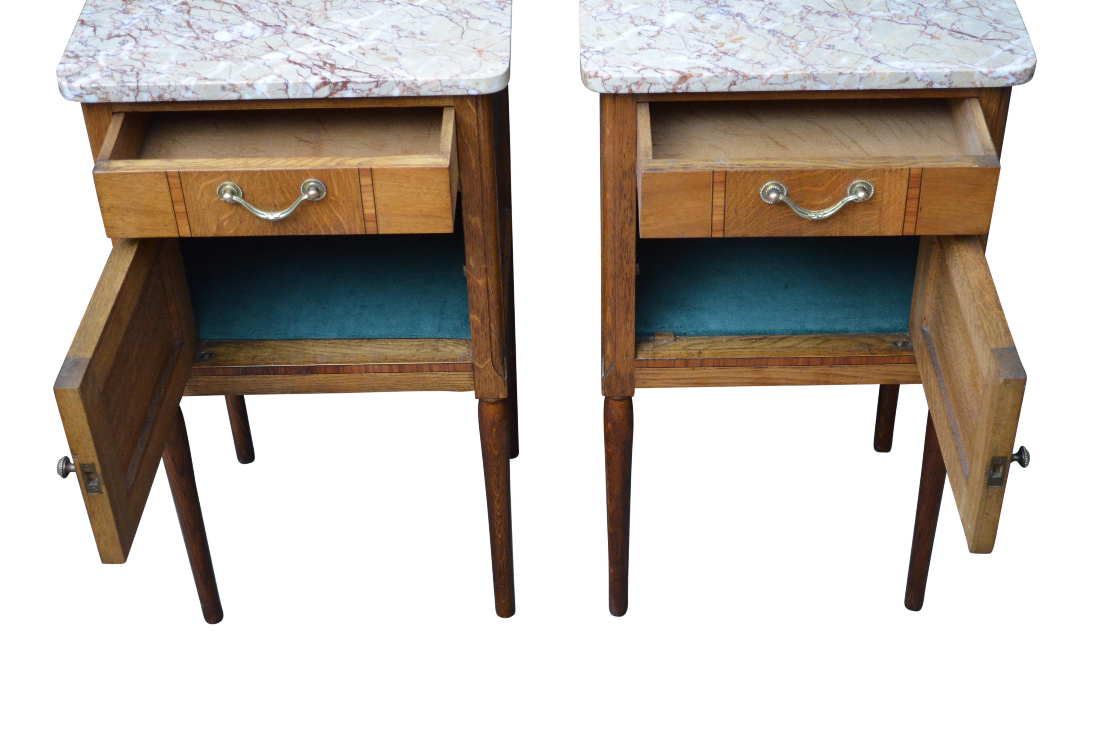 Early 20th Century Pair of Turn of the Century Bedside Cabinets in Oak