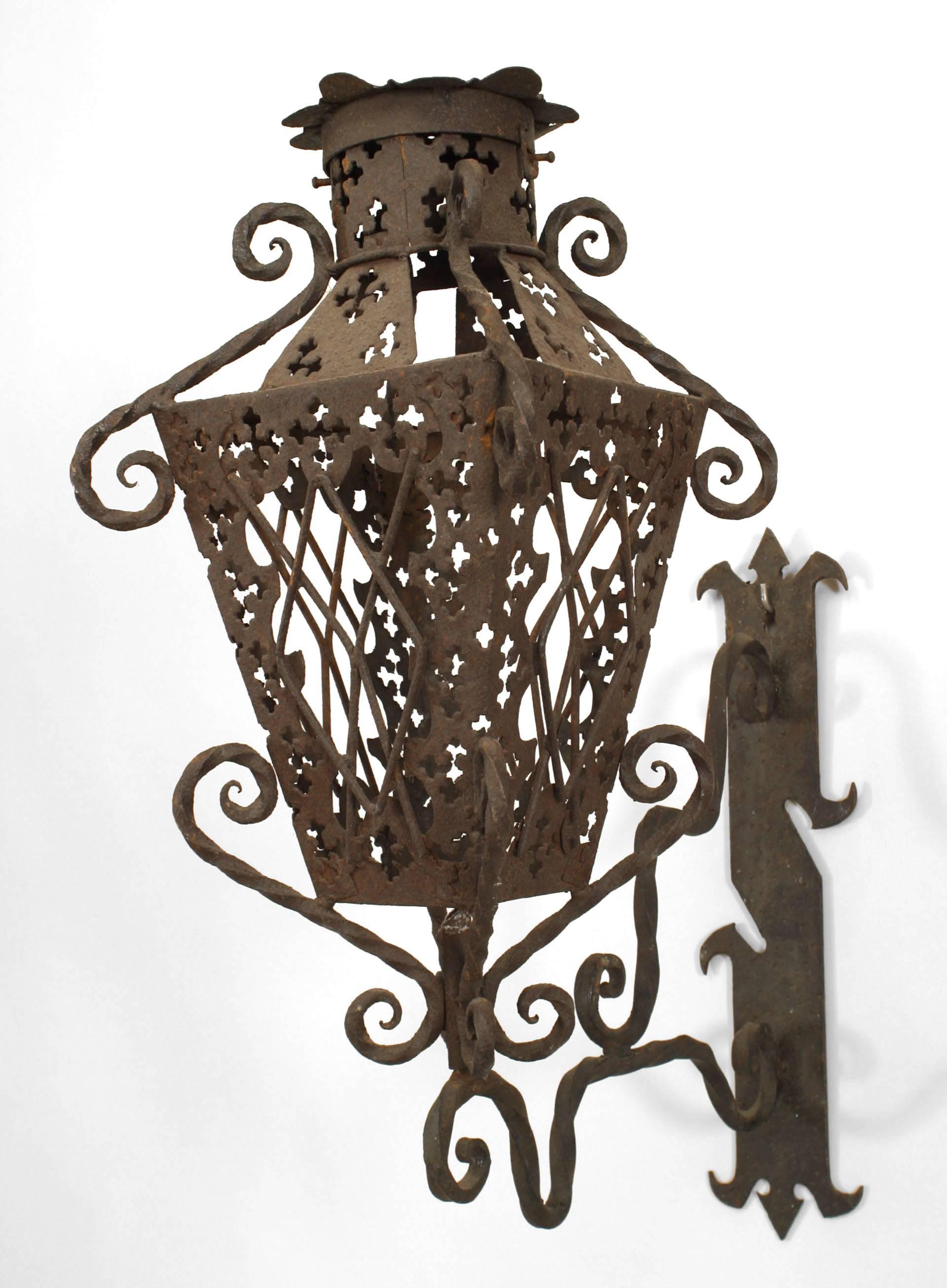 Pair of Italian Renaissance Wrought Iron Exterior Wall Lanterns In Good Condition For Sale In Queens, NY