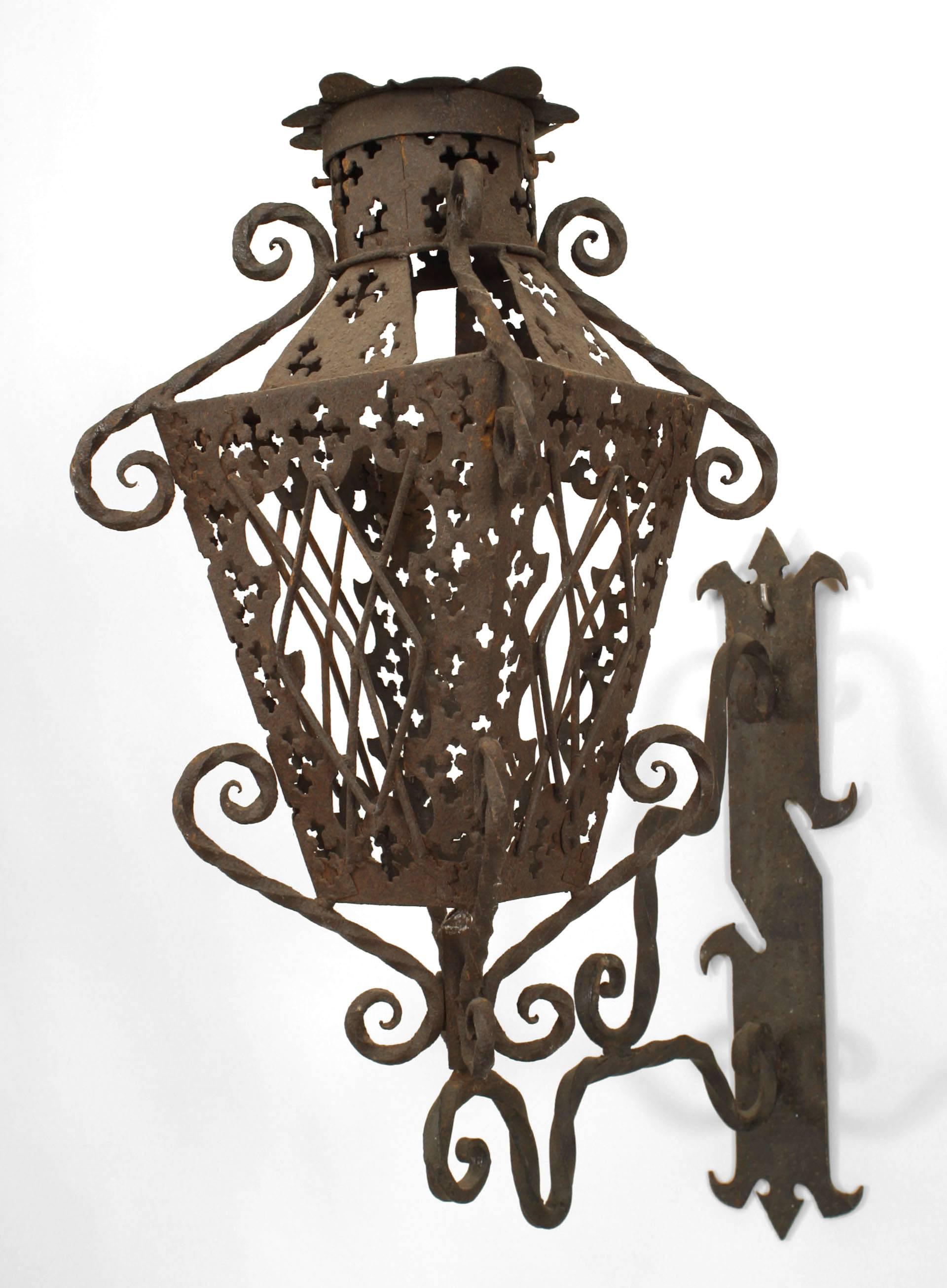 Pair of Italian Renaissance Wrought Iron Exterior Wall Lanterns In Good Condition For Sale In New York, NY