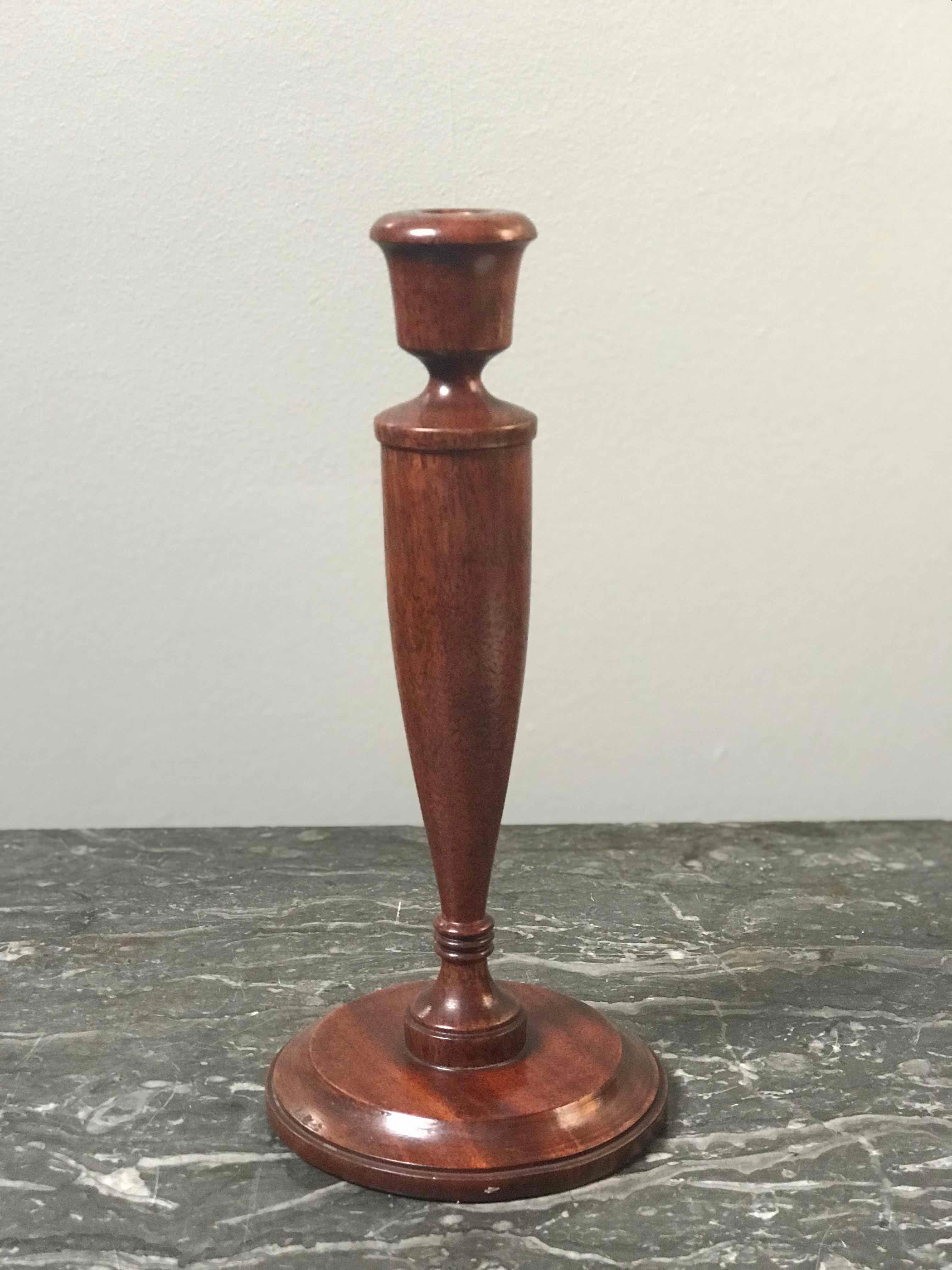 A pair of turned candlesticks in mahogany.