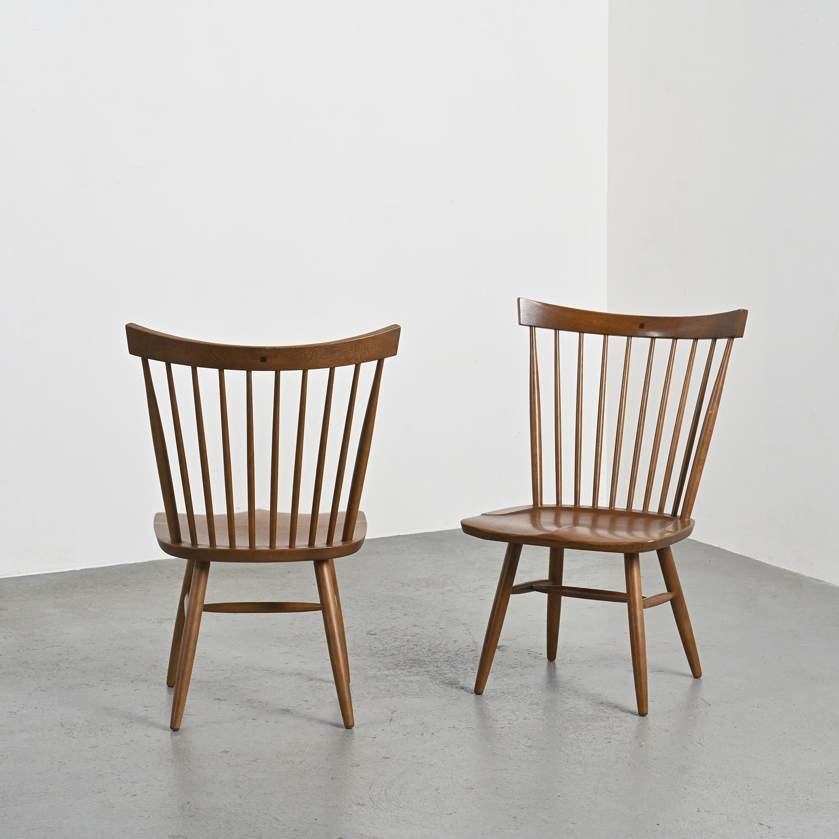 Postmoderno Coppia di sedie in legno tornito di Riki Watanabe, Giappone, circa 1985 in vendita