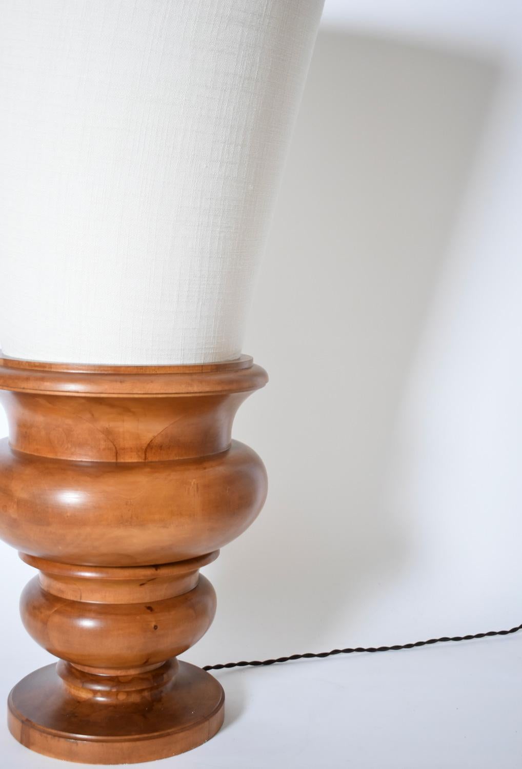 Français Paire de lampes en bois tourné, 1970 en vente