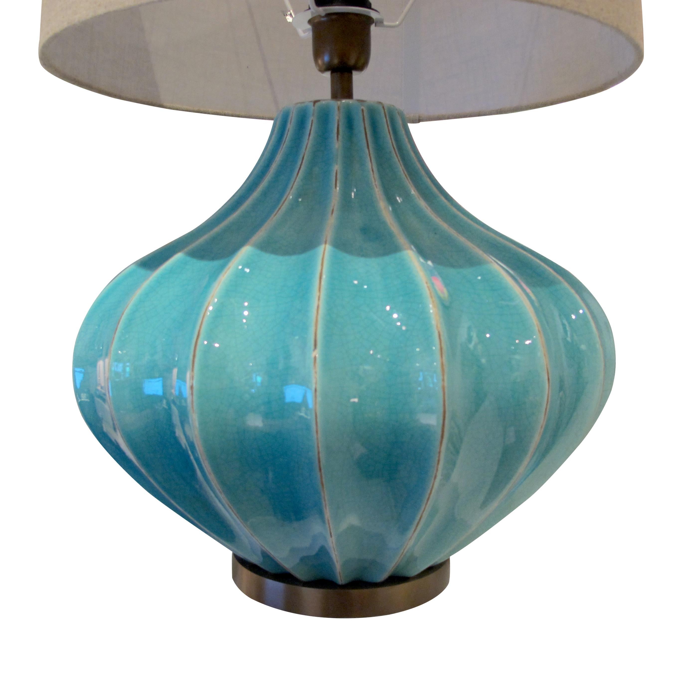 Fin du 20e siècle Paire de lampes de table en céramique turquoise à glaçure craquelée, circa 1980, anglais en vente