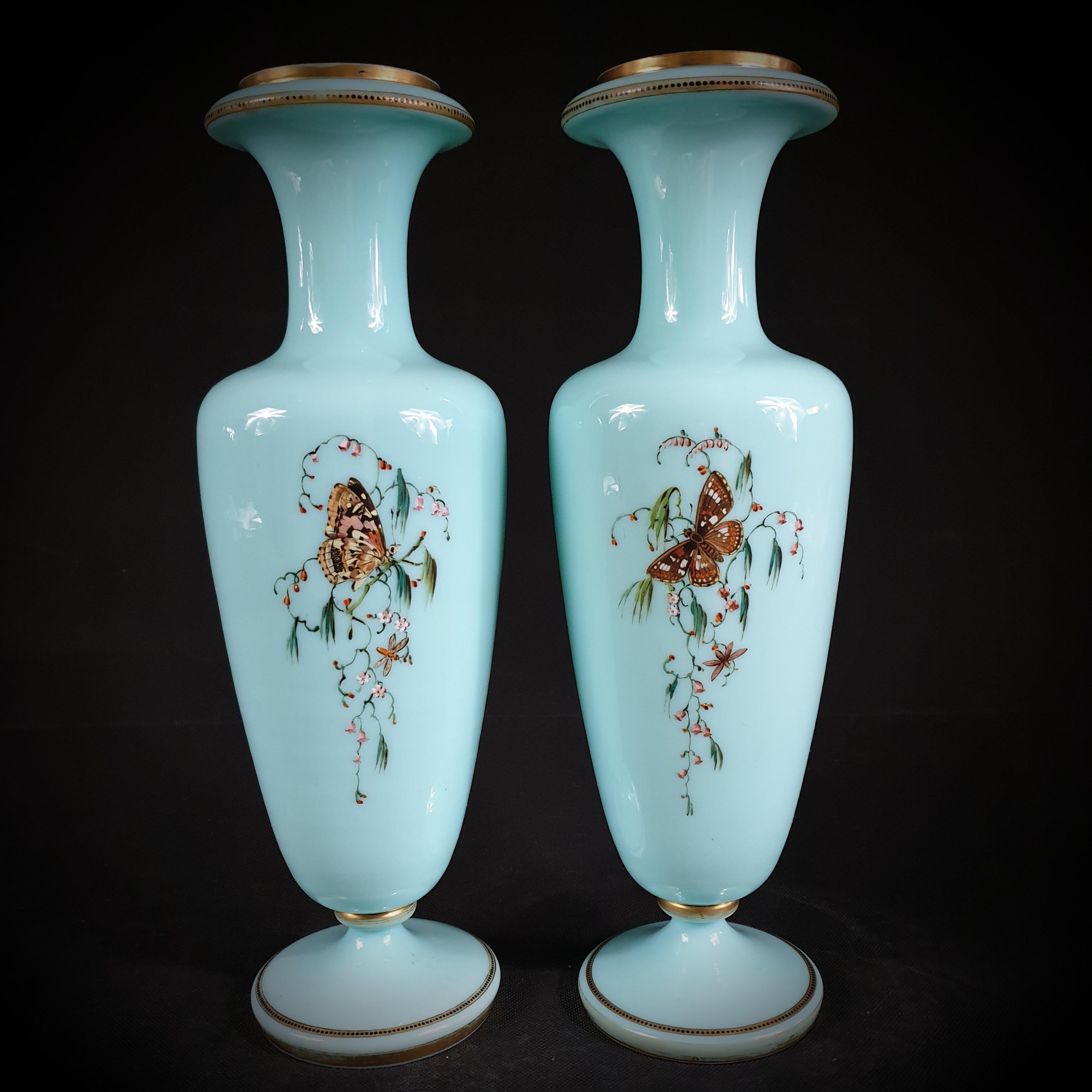 vase opaline bleu turquoise