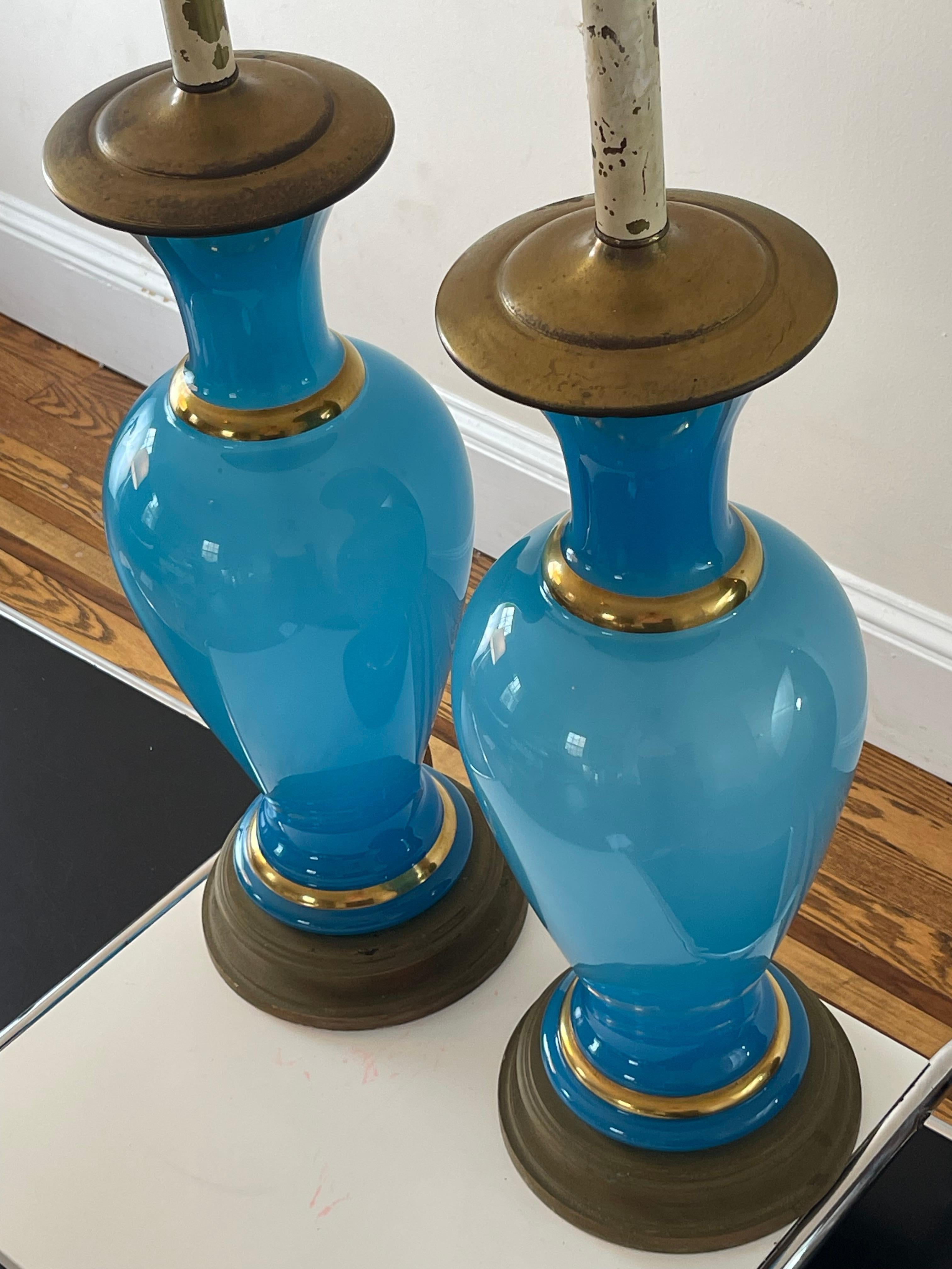 Paire de lampes opalin turquoise en vente 1