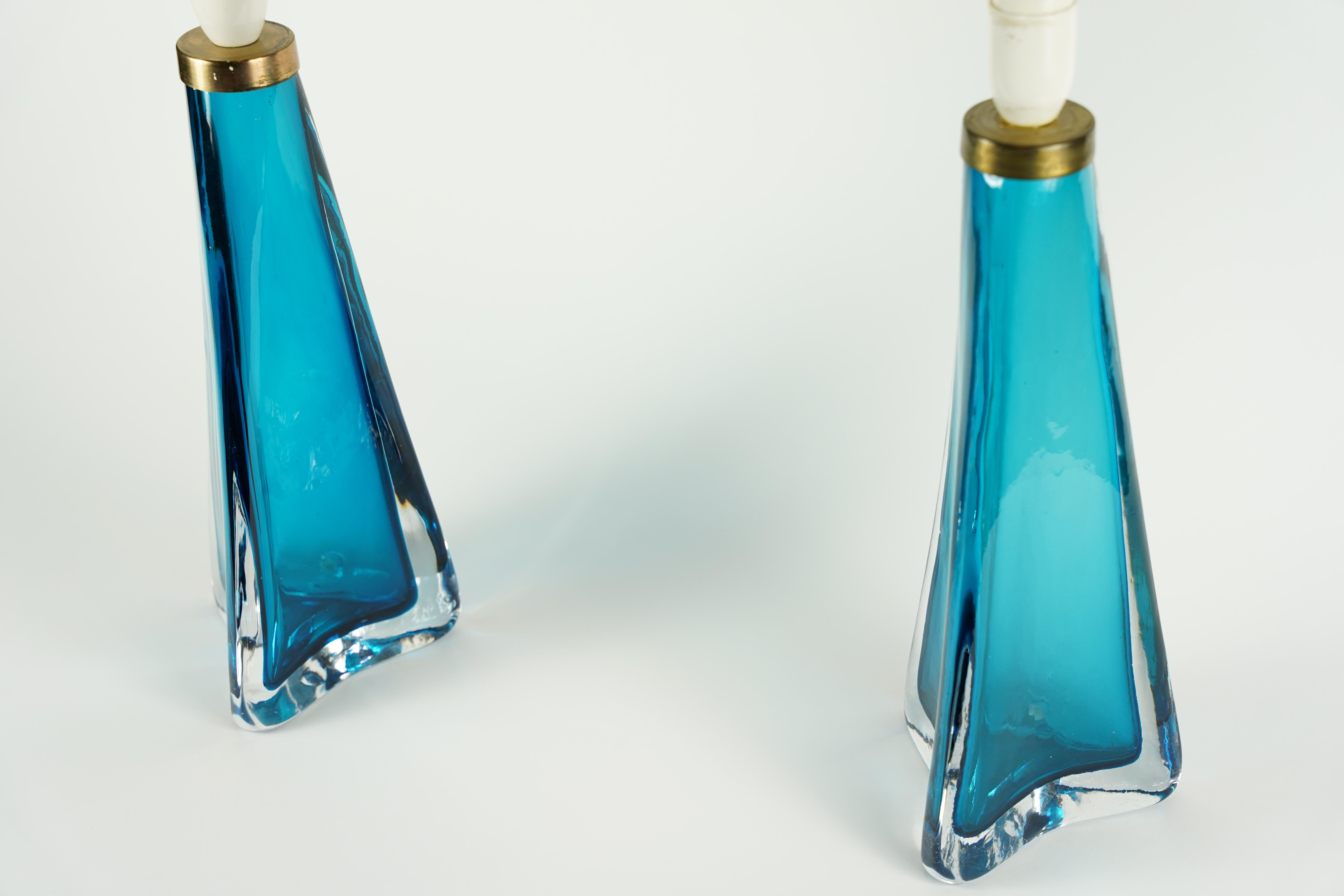 XX secolo Coppia di lampade triangolari turchesi Orrefors, Svezia 1960 in vendita