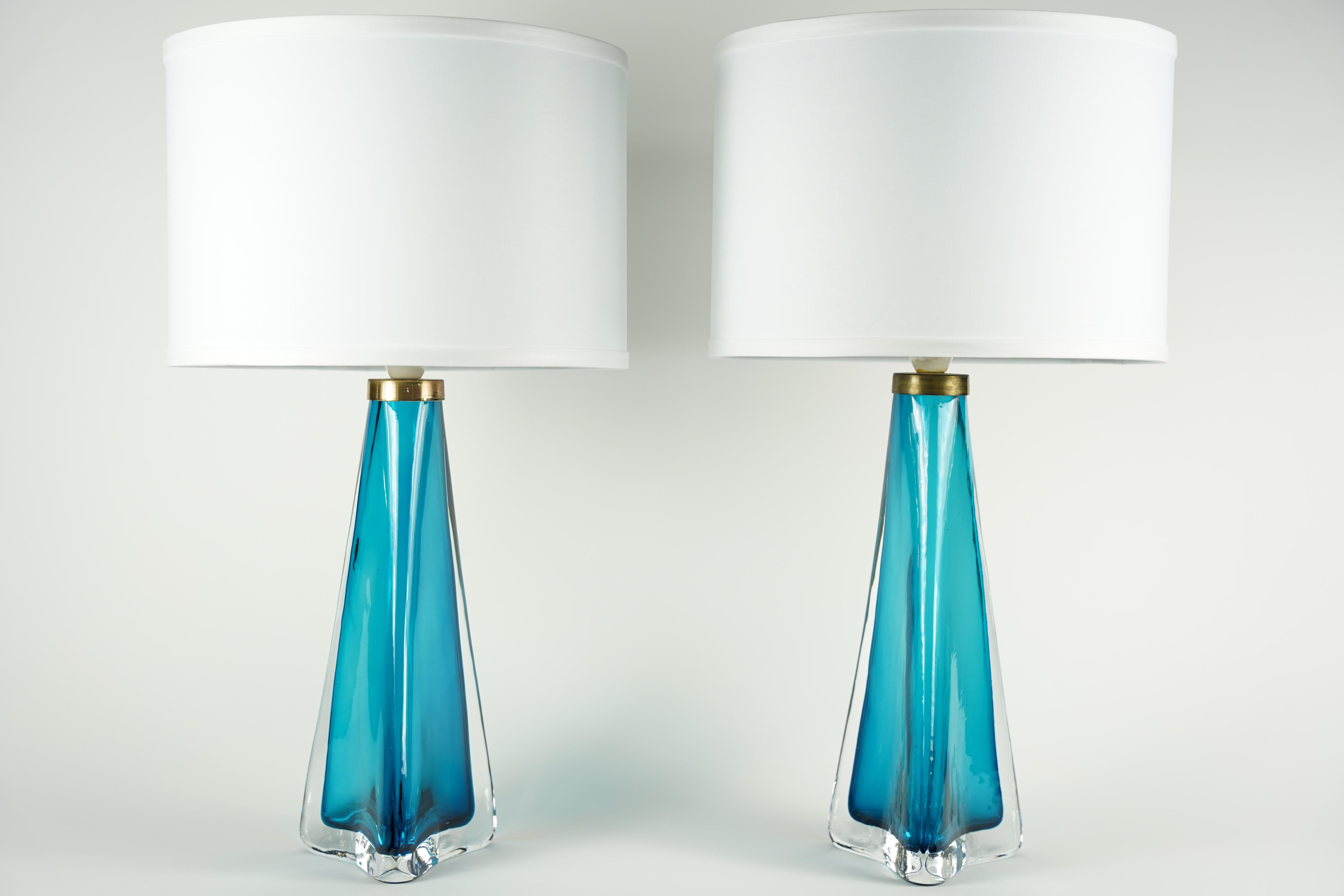 Coppia di lampade triangolari turchesi Orrefors, Svezia 1960 in vendita 1