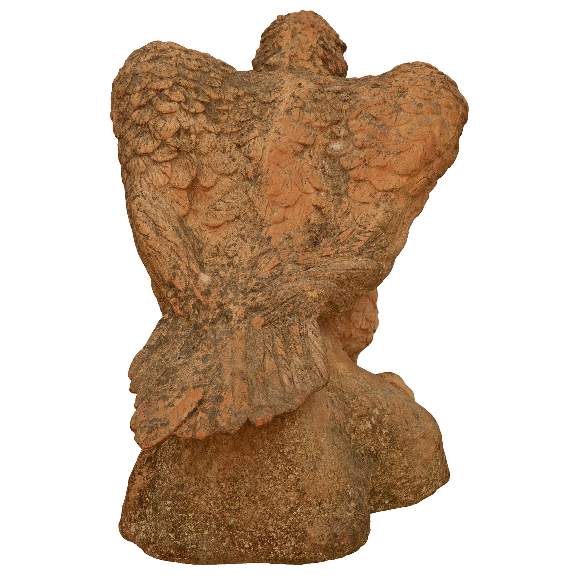coppia di falchi in terracotta toscani del XIX secolo in vendita 4