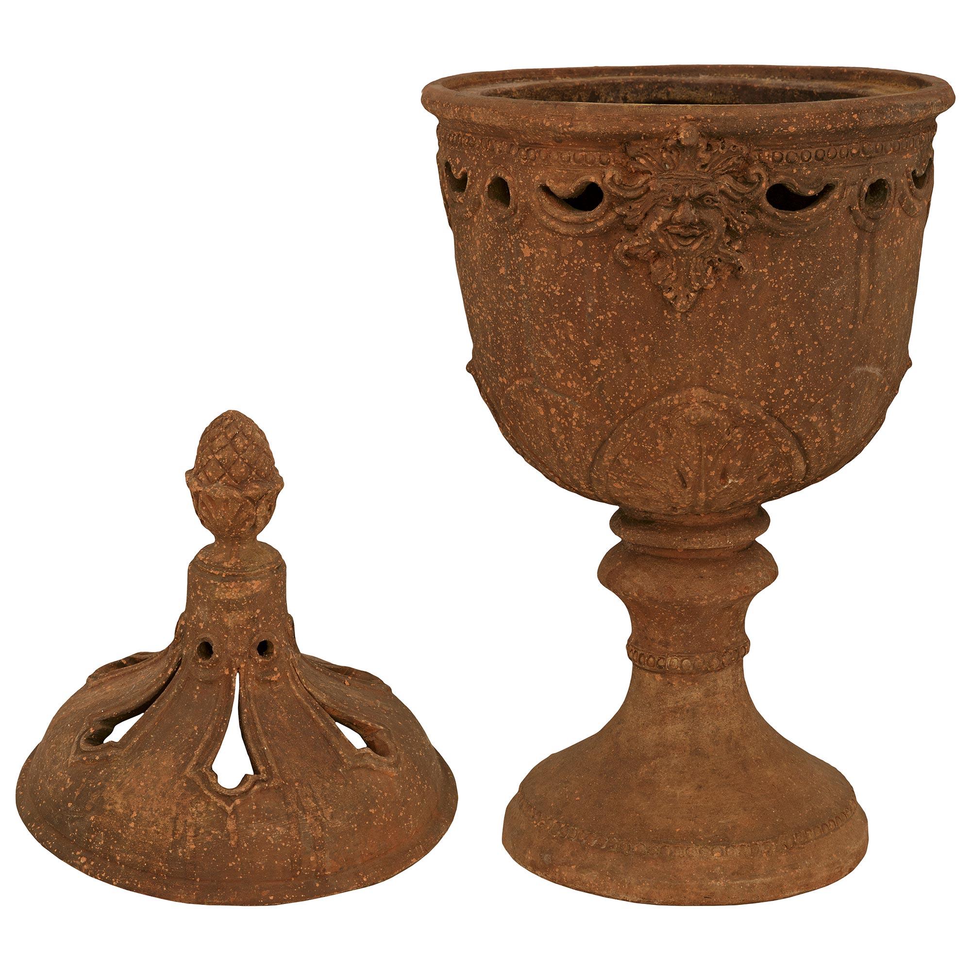 pair of Tuscan early 19th century Louis XVI st. Terra Cotta urns For Sale 4