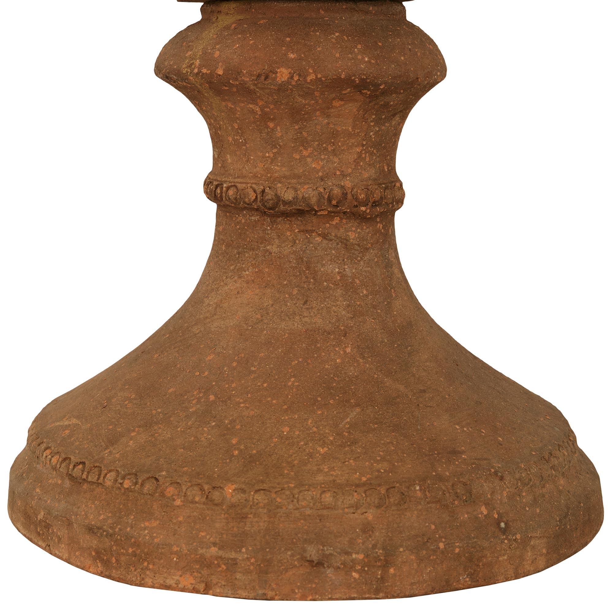 pair of Tuscan early 19th century Louis XVI st. Terra Cotta urns For Sale 2