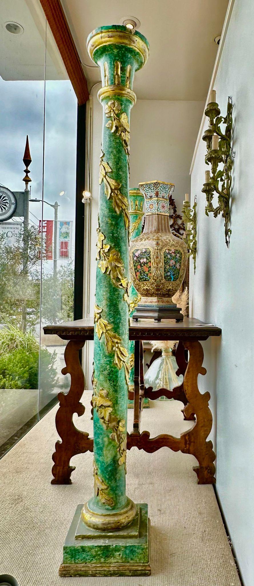 Pair of Tuscan Painted and Parcel Giltwood Columns - Circa 1800 For Sale 4