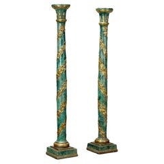 Paar toskanische Säulen aus bemaltem und teilweise vergoldetem Holz, um 1800