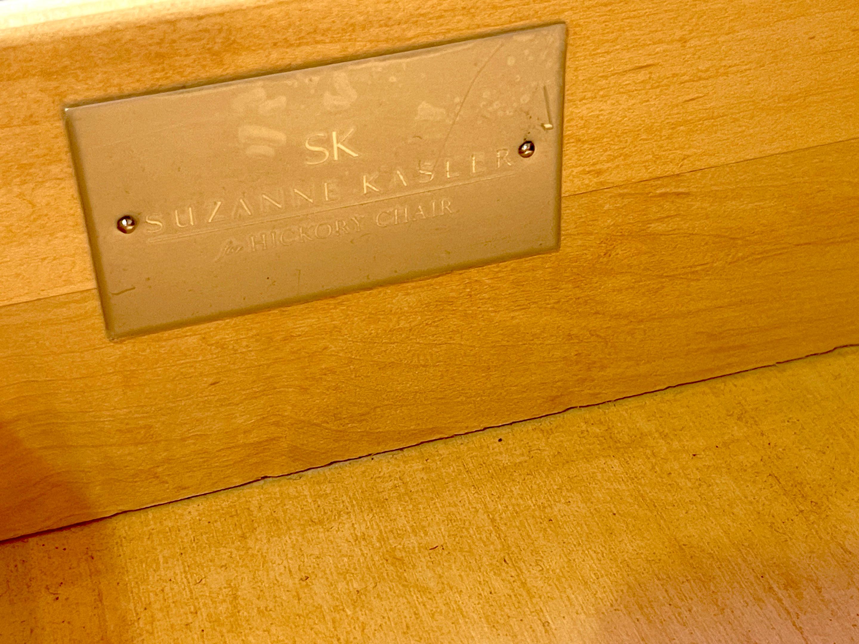 Ein Paar toskanische Anrichten mit lackierter und Marmorplatte von Susan Kaiser für Hickory Chair im Angebot 3