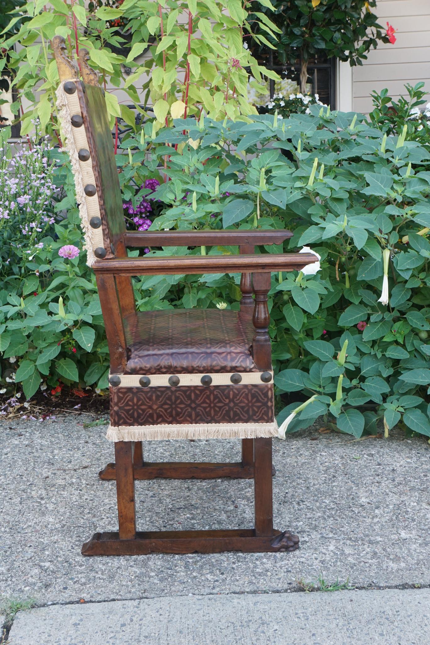 italien Paire de fauteuils toscans de style Renaissance en noyer en vente