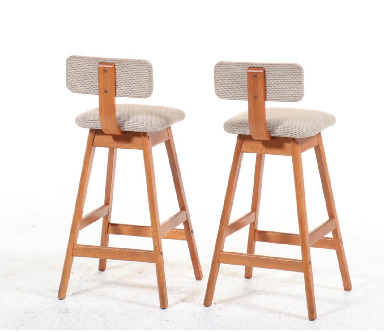 Pareja de taburetes de bar de teca del siglo XX, de Vamdrup Stolefabrik. Moderno de mediados de siglo en venta