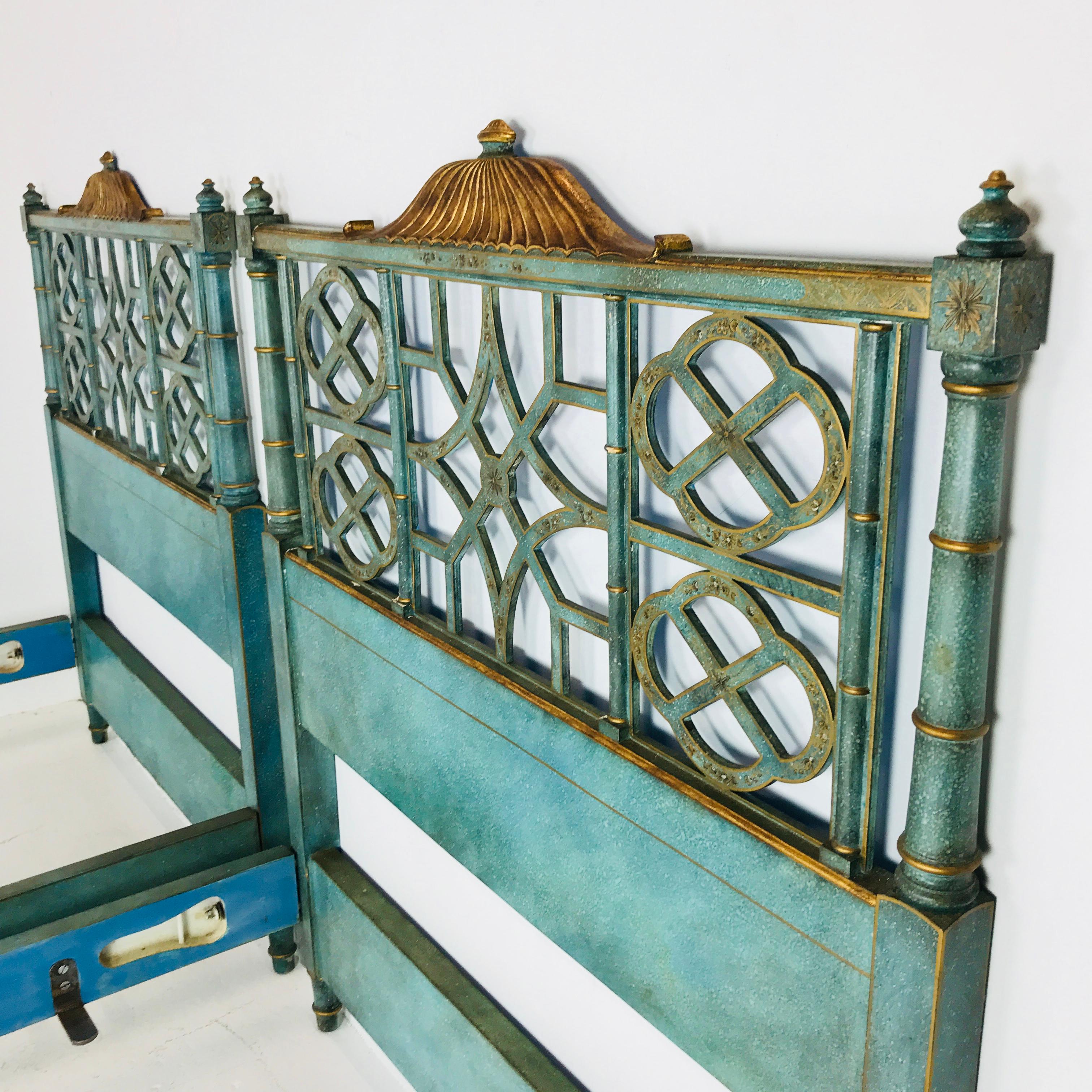 Pair of Twin Chinoiserie Pagoda Beds by Kittinger In Good Condition In Dallas, TX