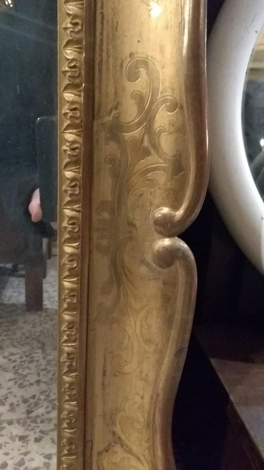 Pair of Twin Mirrors, Punched Frame, Gold Leaf, 1800 In Good Condition For Sale In Varese, Lombardia