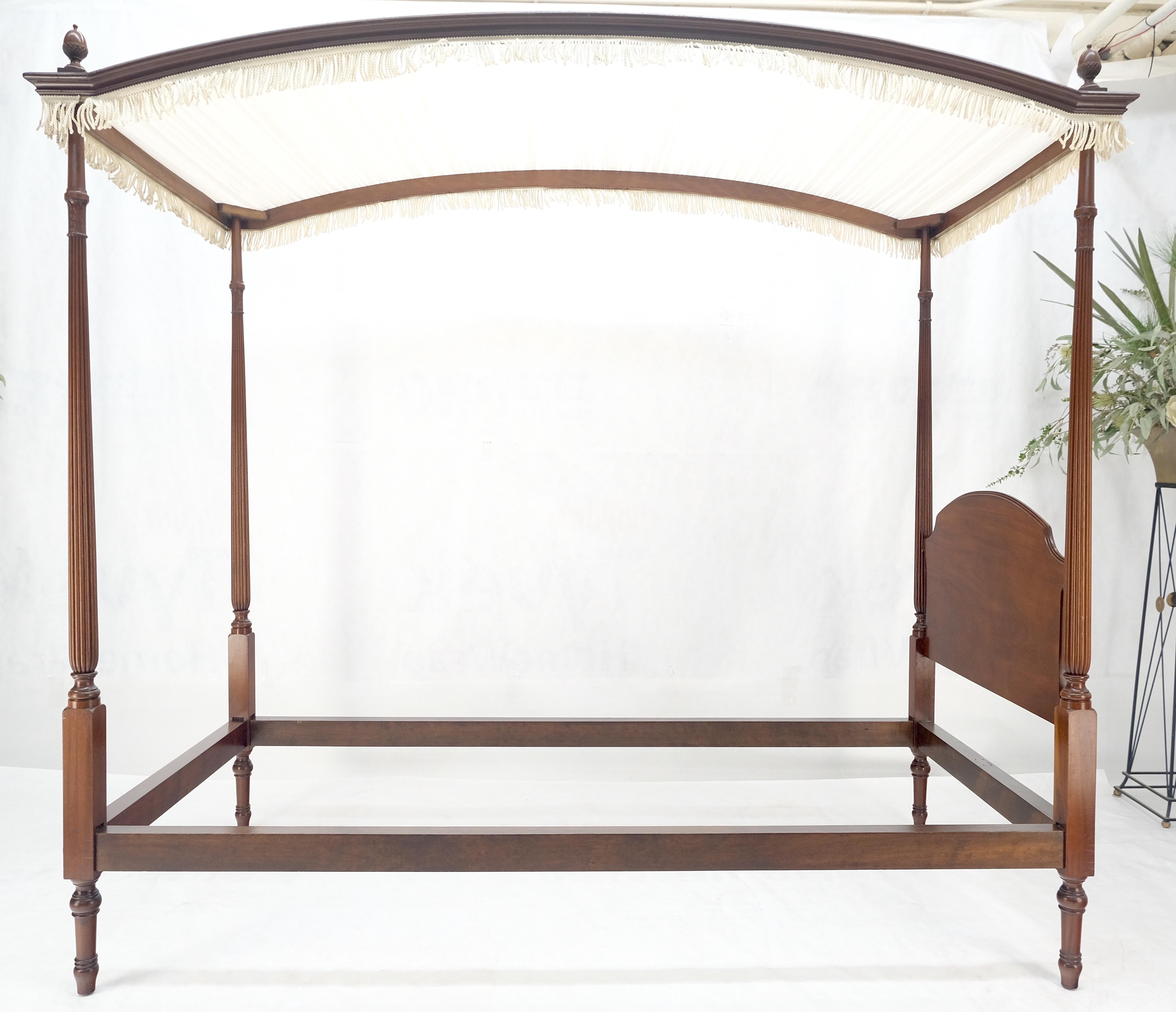 Paire de lits à baldaquin Twin Size en acajou de Smith & Watson MINT en vente 5