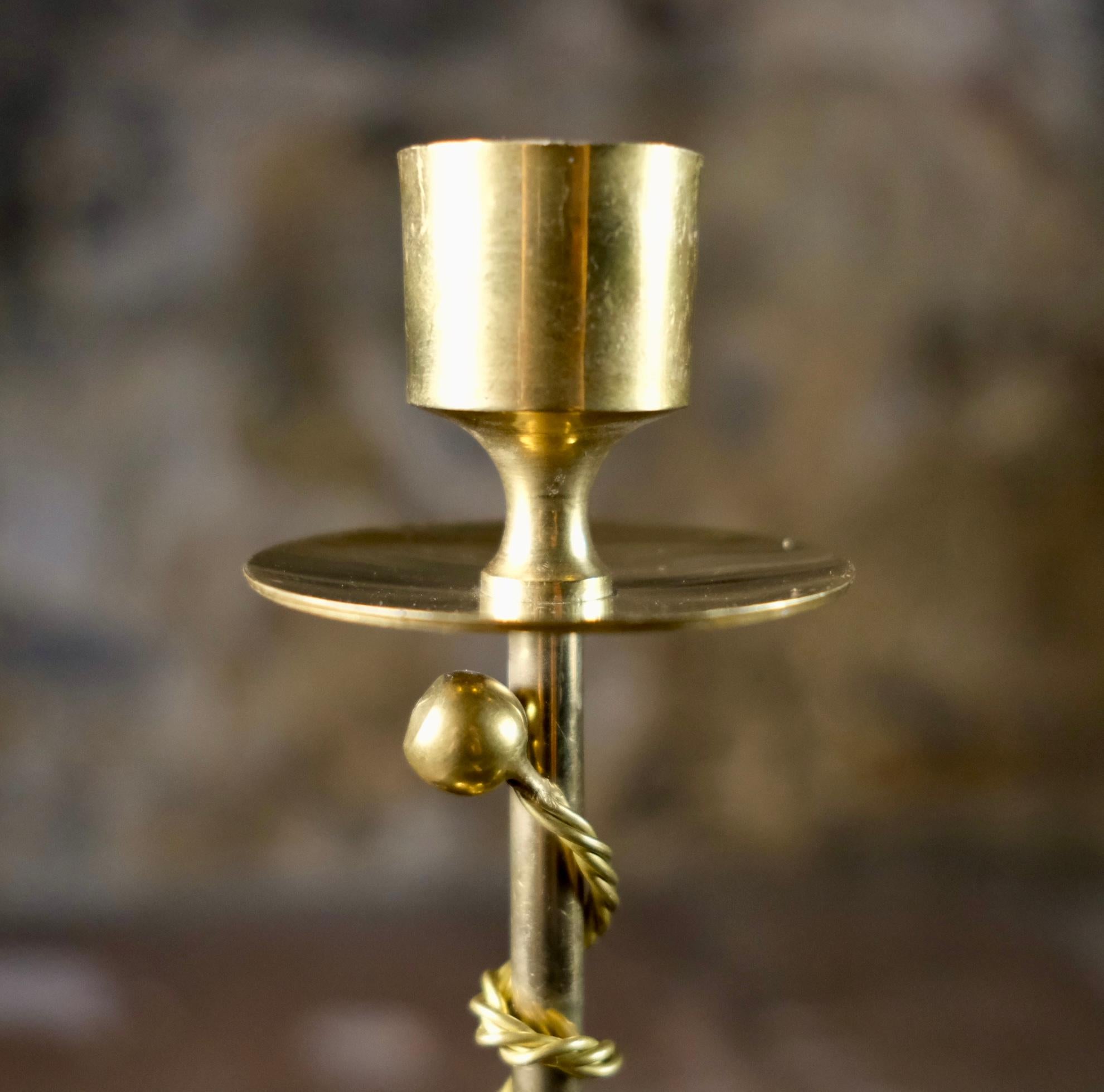 Coppia di candelieri in ottone Art Déco ritorti, Francia, anni '30 in vendita 2