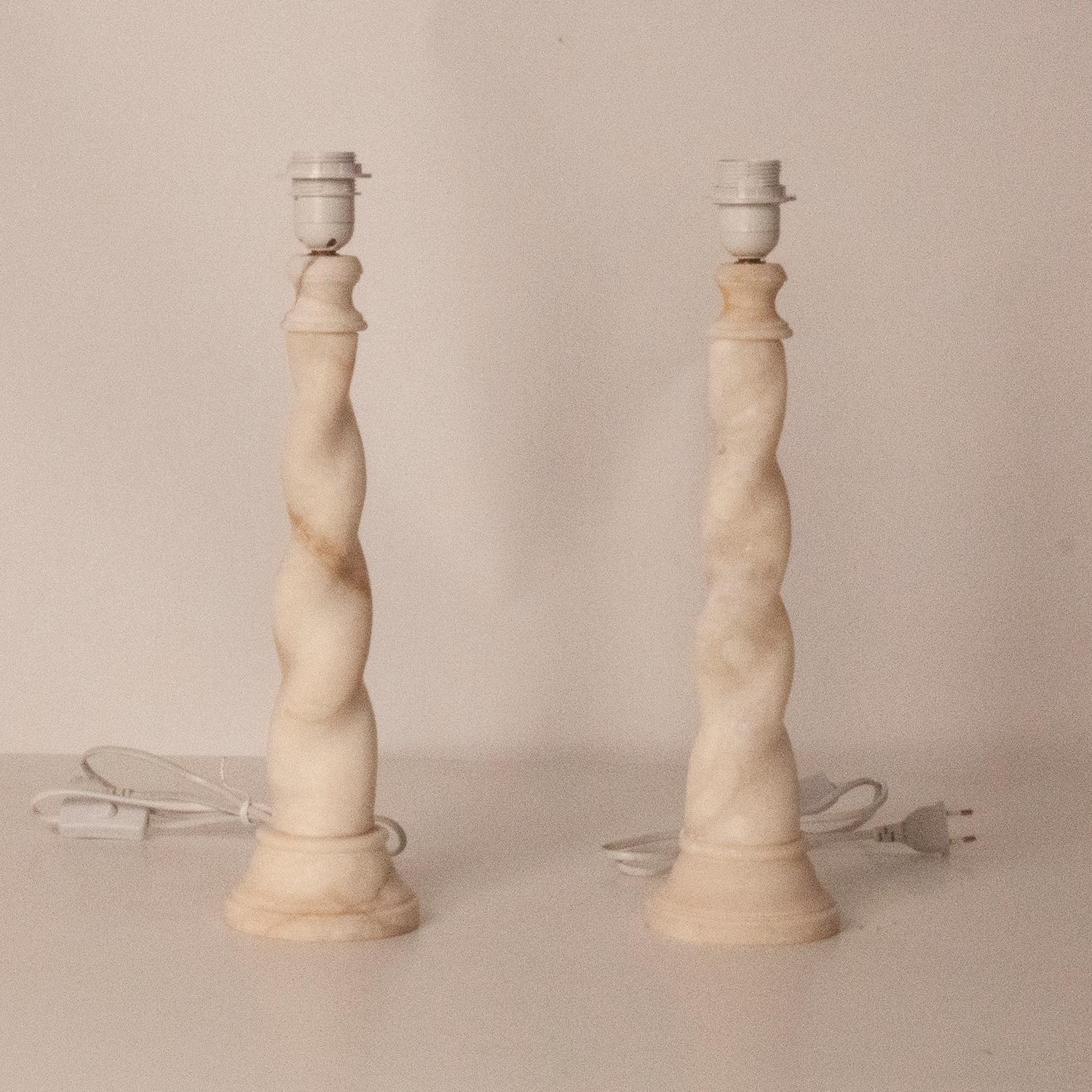 A pair of Spanish carved twisted column alabaster table lamp with round base, circa 1940.
Rewired.