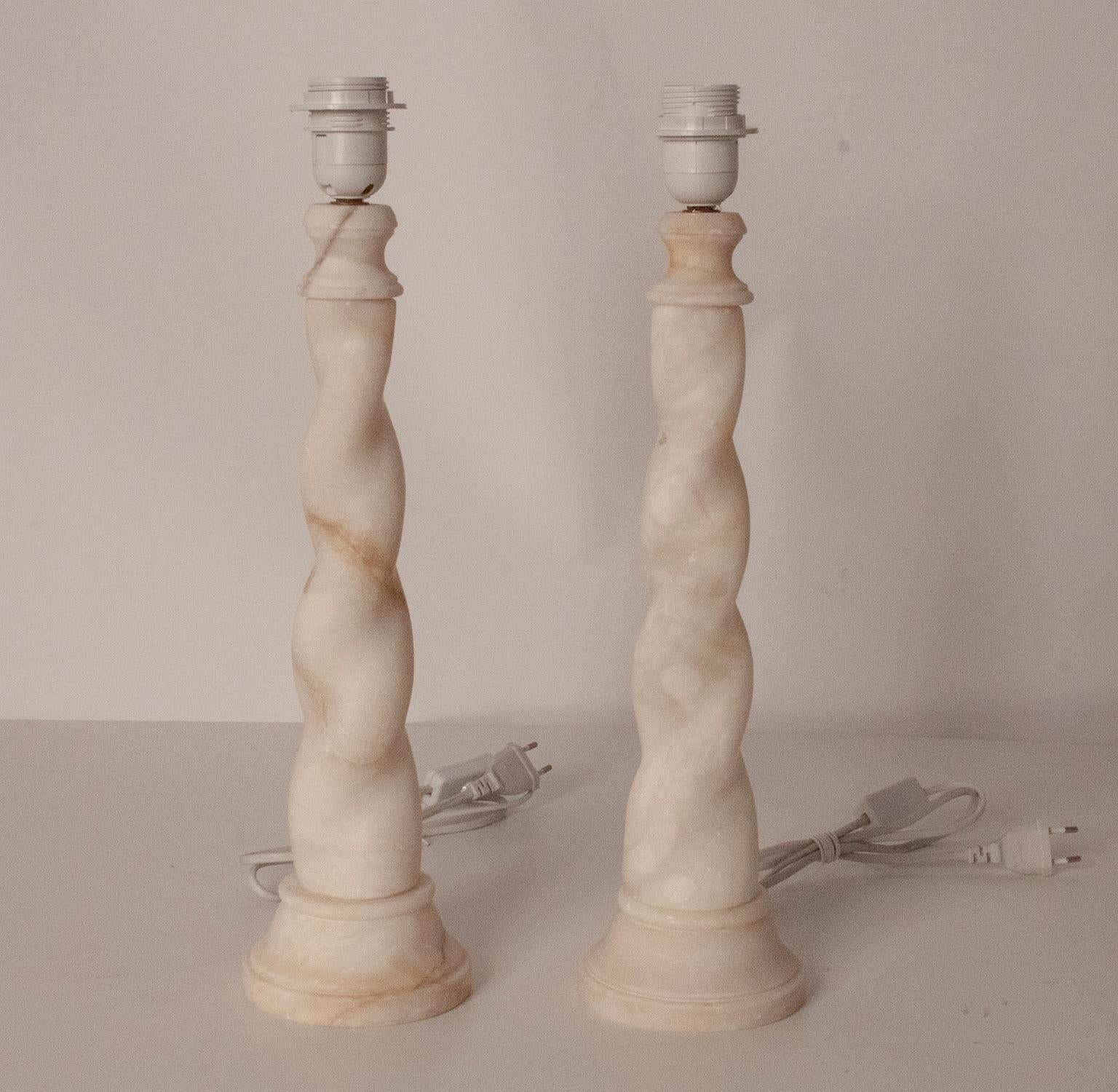 Mid-20th Century Pair of Twisted Column Alabaster Lamps, Spain, 1940s