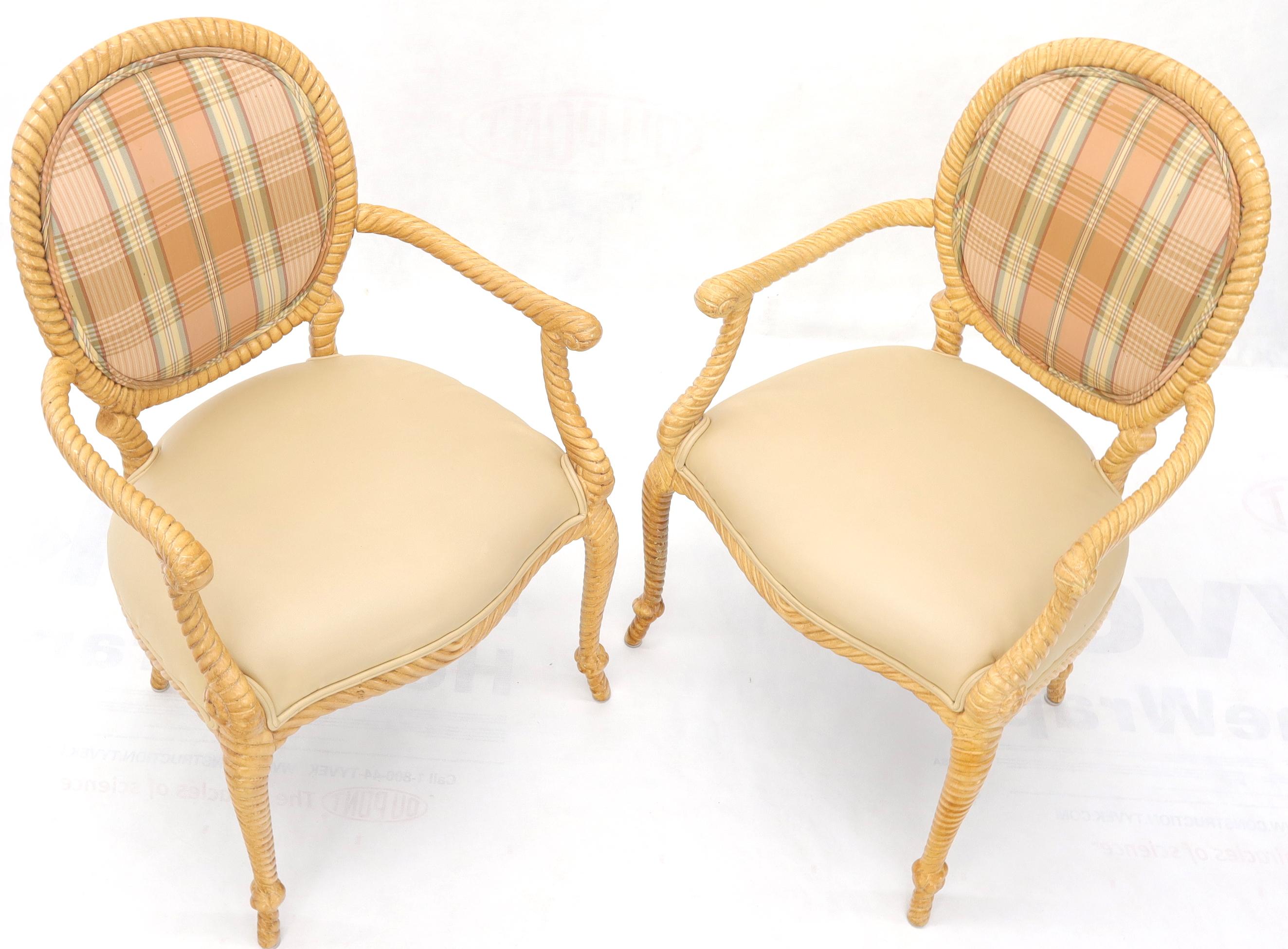 Dekorative Stühle aus geschnitztem Holz mit gedrehten Seilen (Hollywood Regency) im Angebot