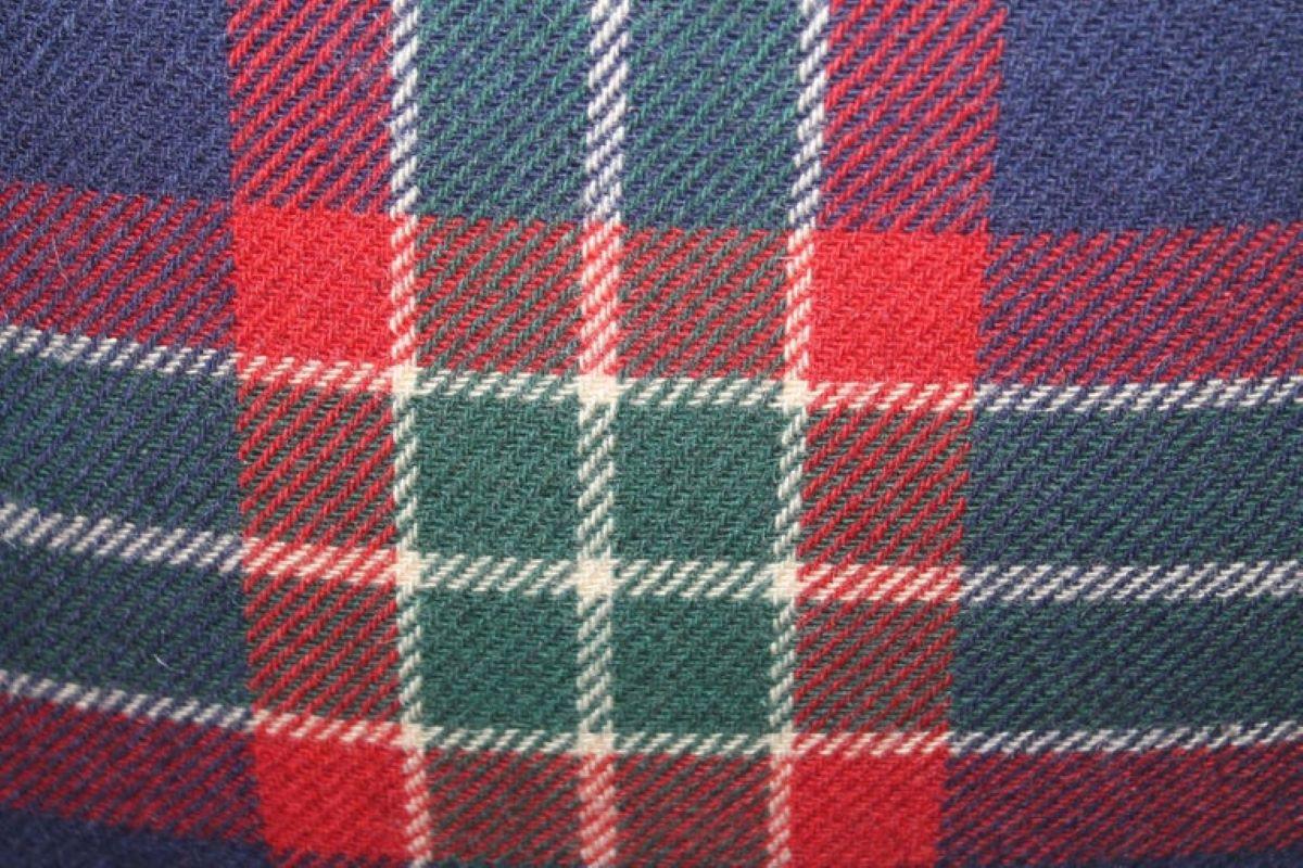 Adirondack Paire de deux coussins de couverture à carreaux de laine étonnants en vente