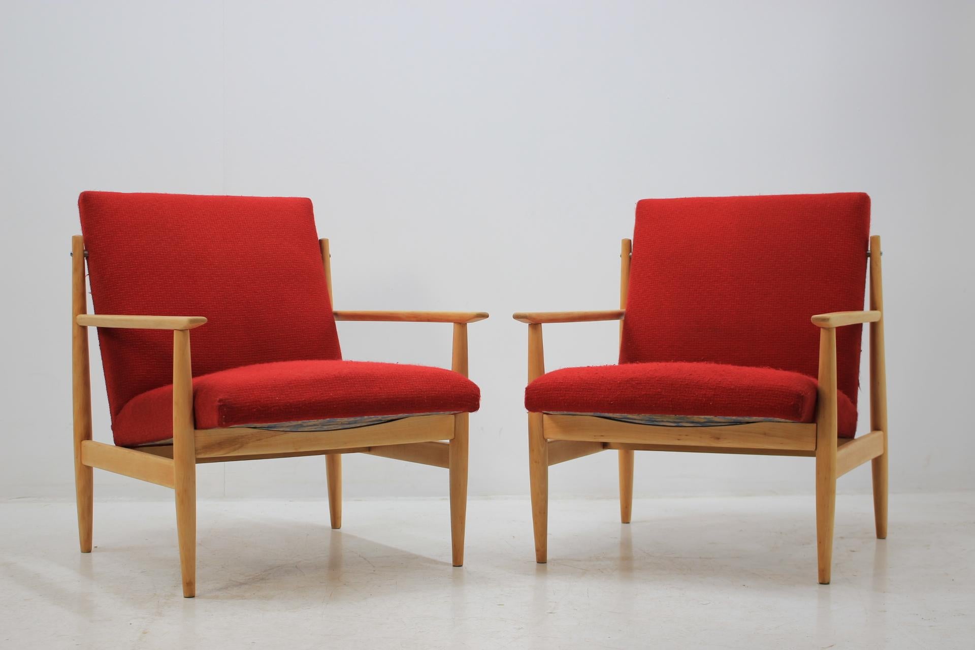 - Made of oak, original upholstery
- Made in Czechoslovakia
- Suitable for renovation upholstery
- Good, original condition.