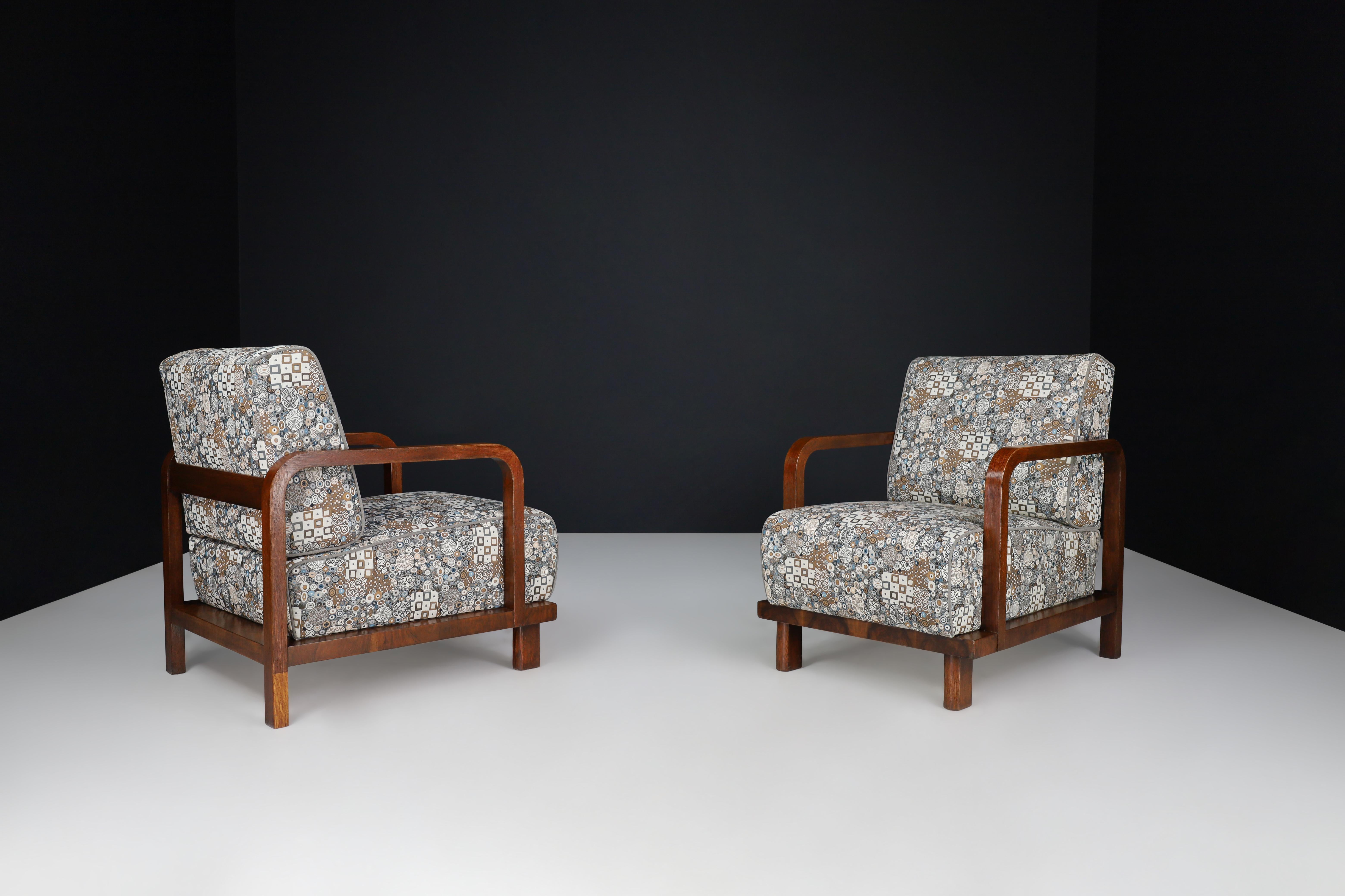 Pair of Two Art Deco Lounge Chairs Re-upholstered  Art Deco Fabric, France 1930s In Good Condition For Sale In Almelo, NL