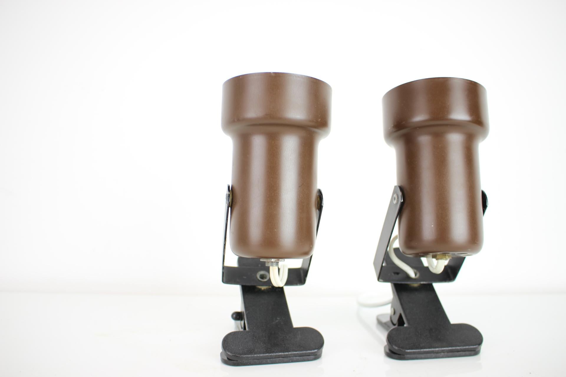 Paire de lampes de table attachables avec un clip, années 1970, Tchécoslovaquie en vente 3